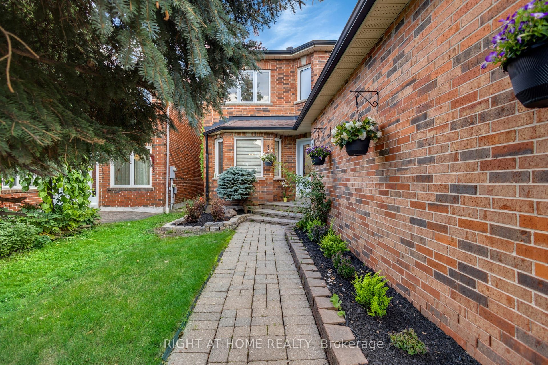 4345 ROMFIELD Crescent, Mississauga, ON L5M 4L4 photo 2