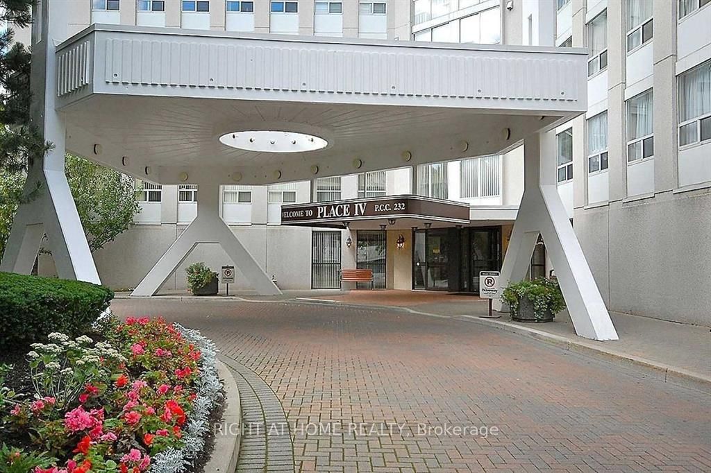 3650 Kaneff Crescent 3202, Mississauga, ON L5A 4A1 photo 2