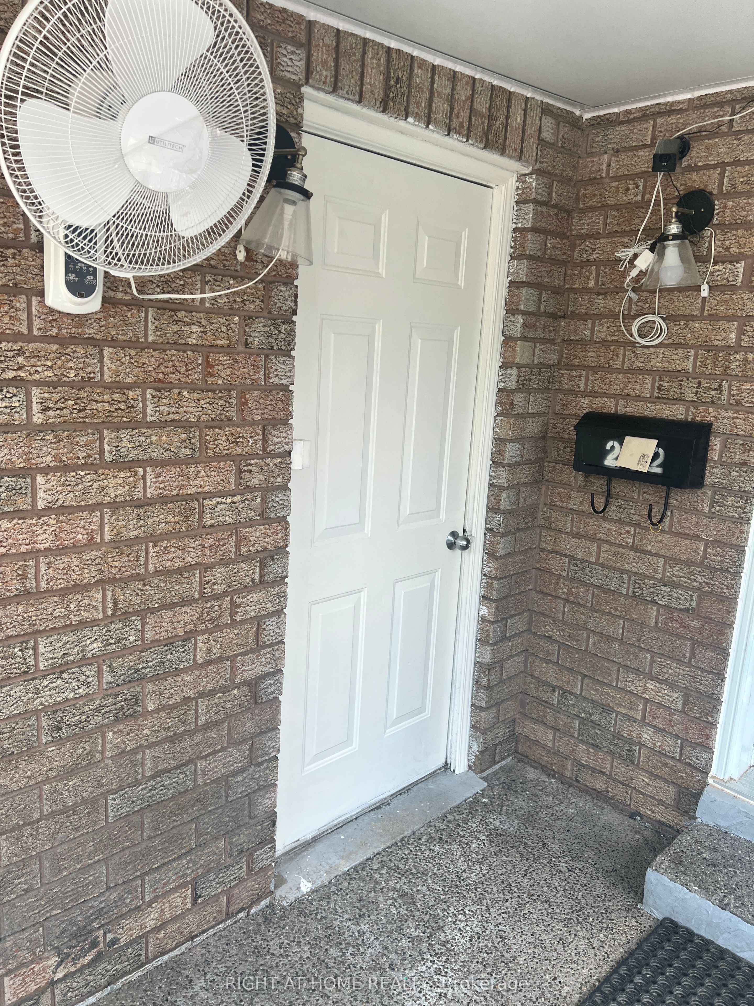 272 Nahani Way Basement, Mississauga, ON L4Z 3B7 photo 4