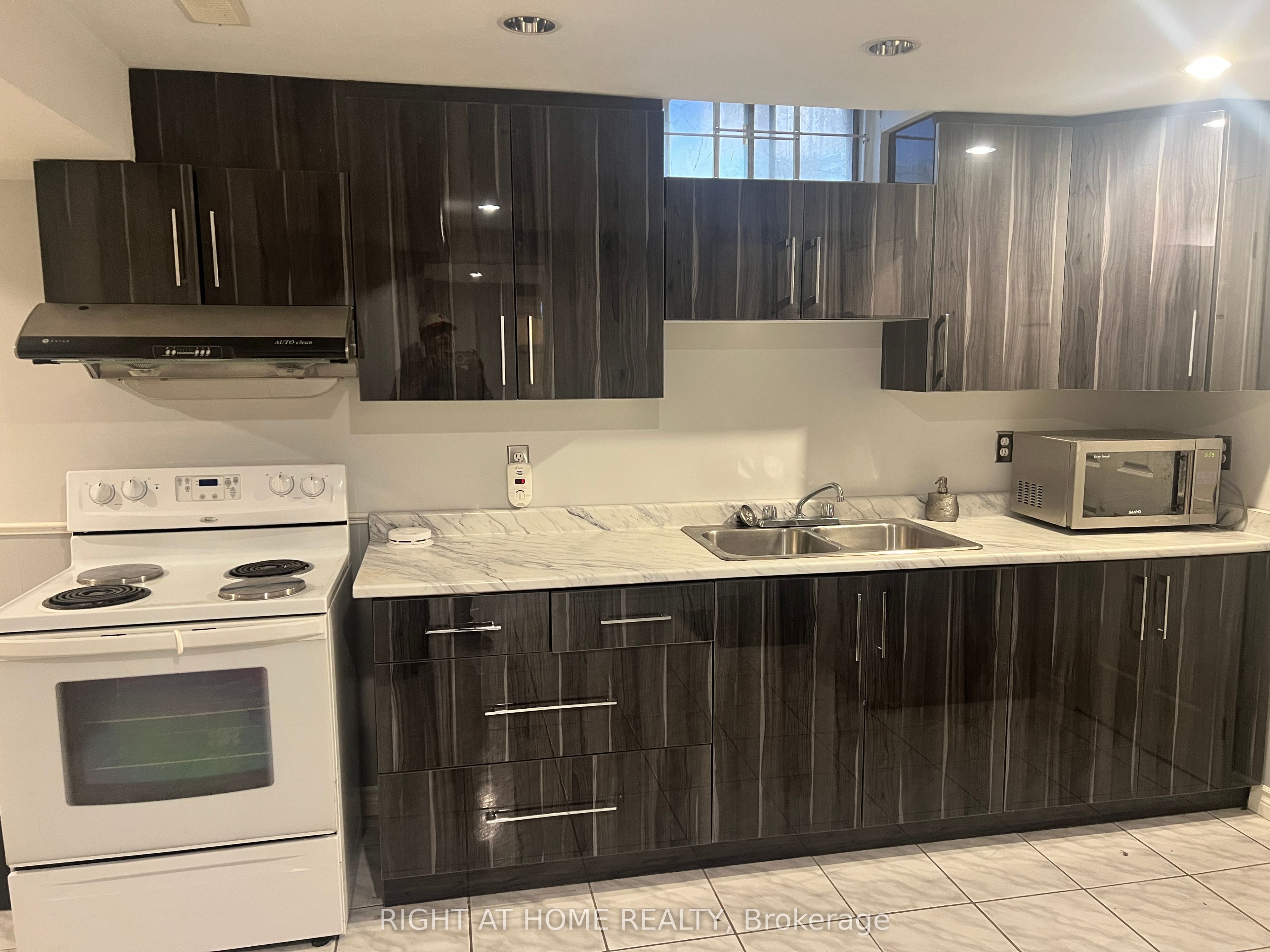 272 Nahani Way Basement, Mississauga, ON L4Z 3B7 photo 5