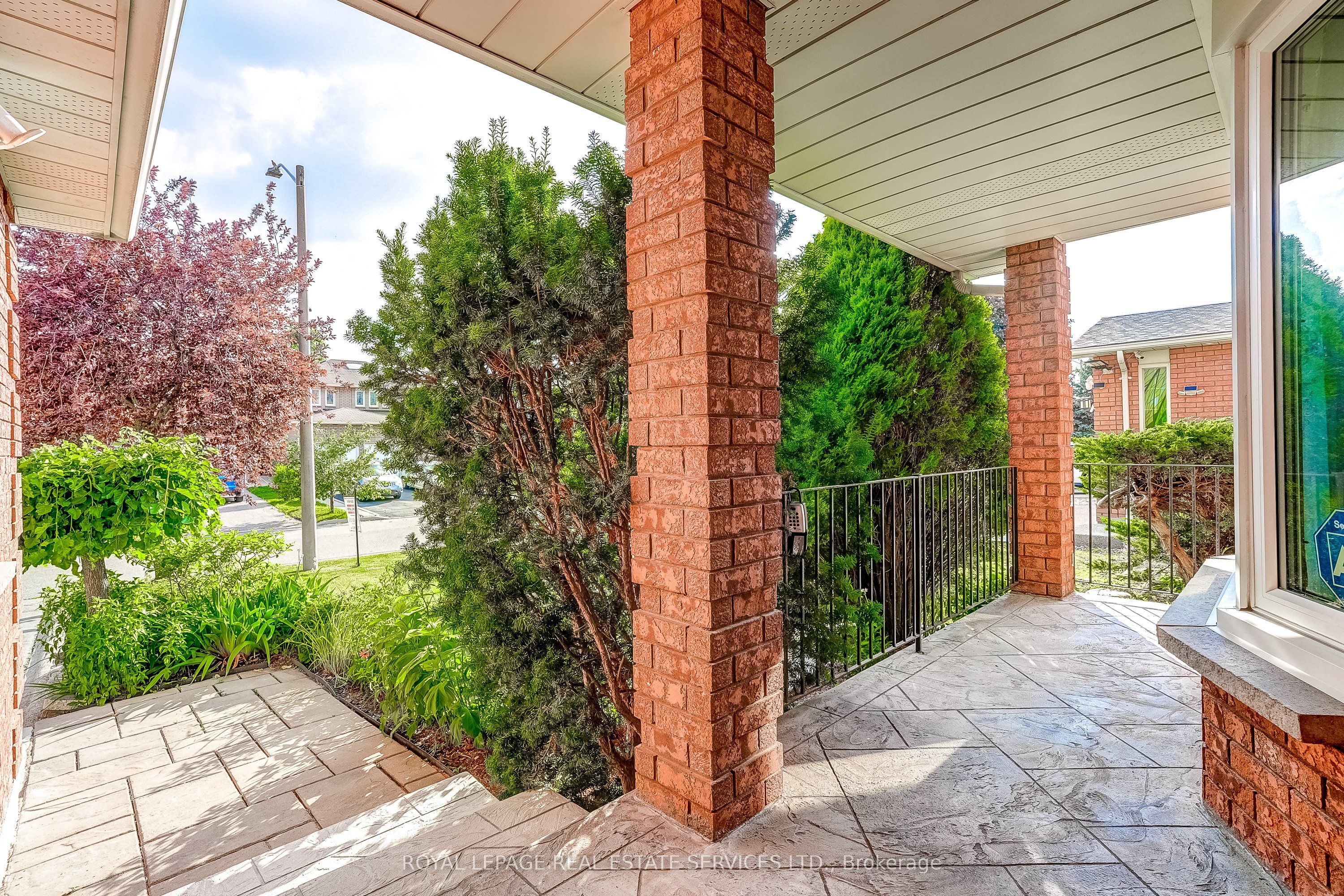 4217 Schneider Court, Mississauga, ON L5B 3N8 photo 3