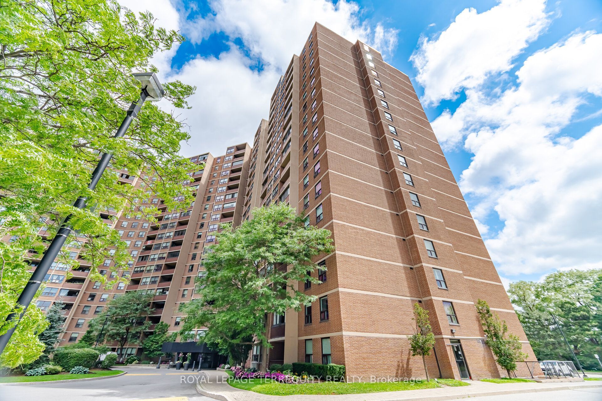 716 The West Mall N/A 1504, Toronto, ON M9C 4X6 photo 2