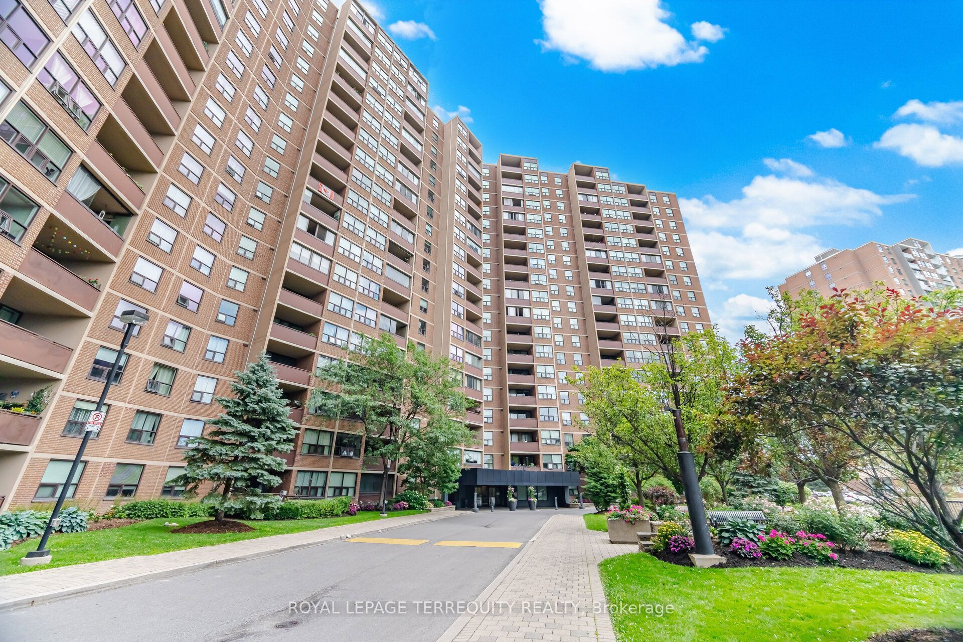 716 The West Mall N/A 1504, Toronto, ON M9C 4X6 photo 3