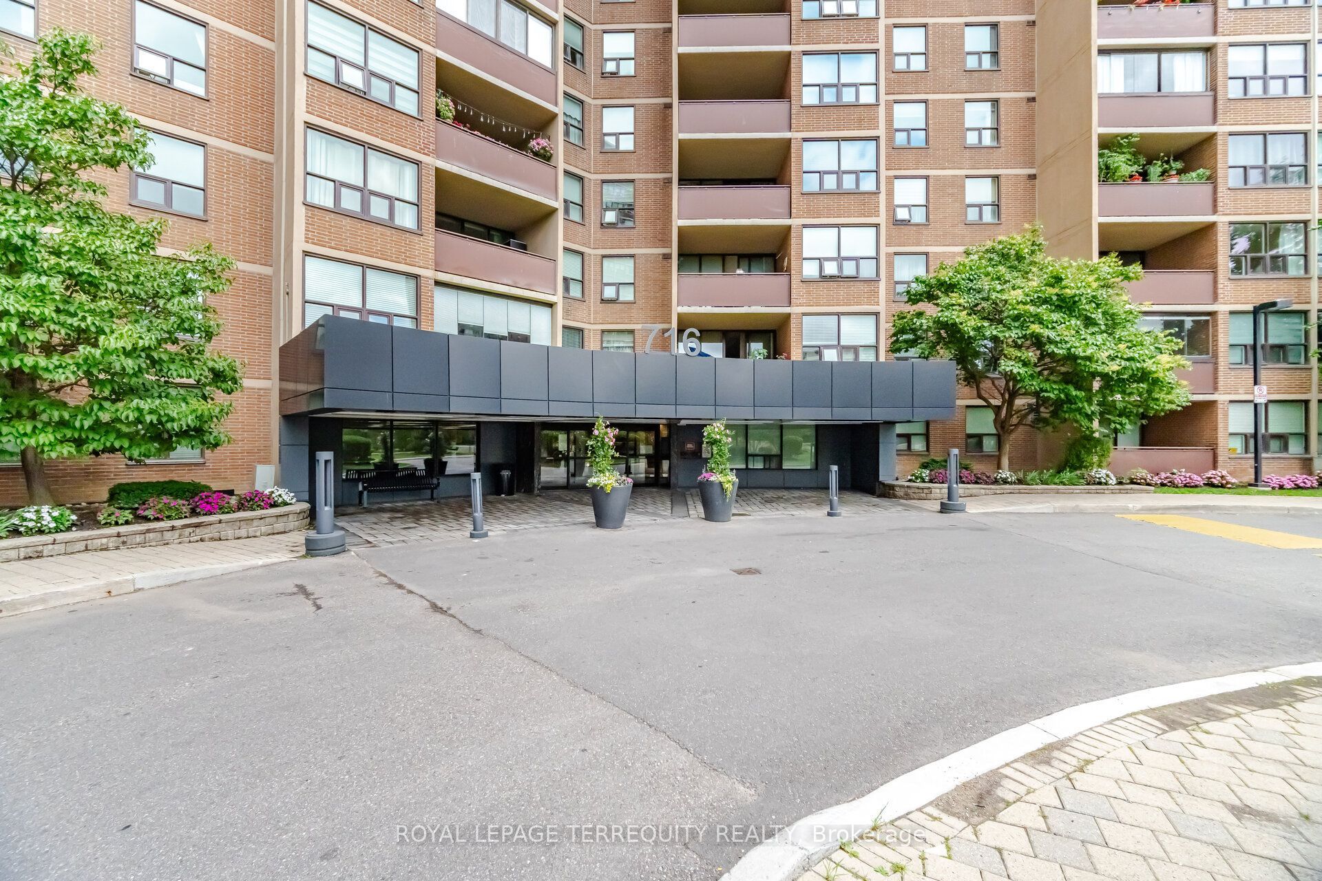 716 The West Mall N/A 1504, Toronto, ON M9C 4X6 photo 4