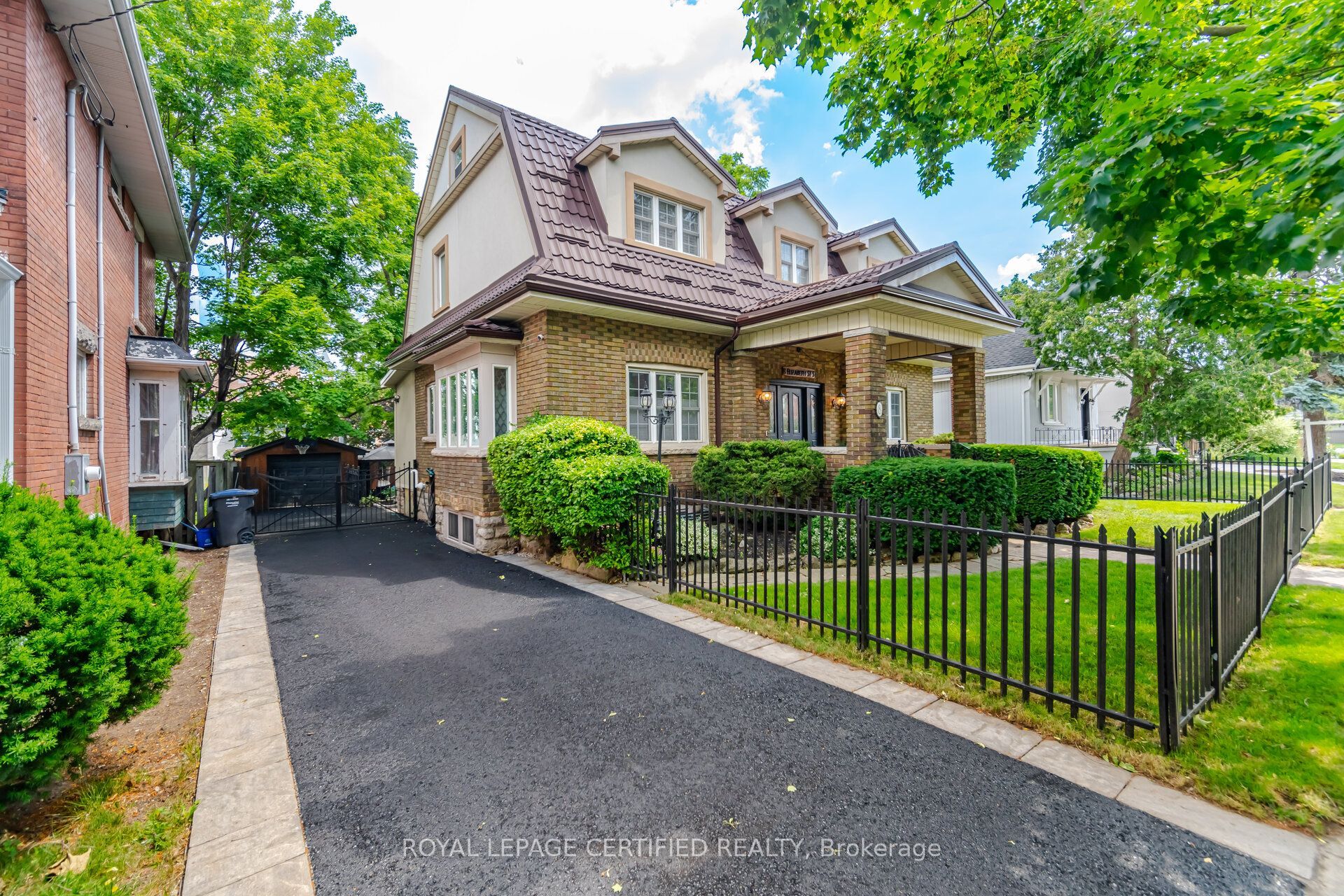 8 Elizabeth Street S, Brampton, ON L6Y 1P8 photo 3