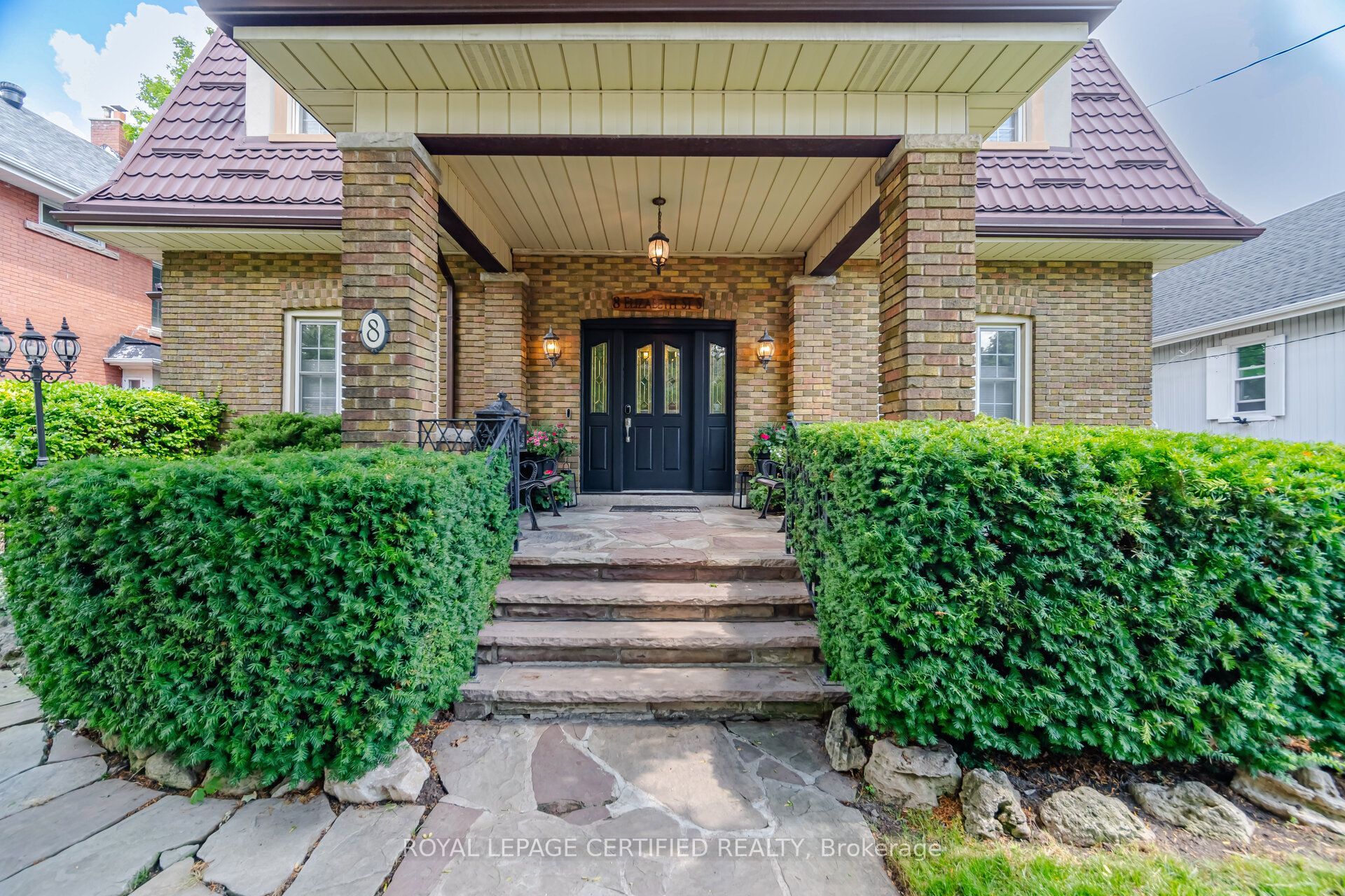 8 Elizabeth Street S, Brampton, ON L6Y 1P8 photo 4