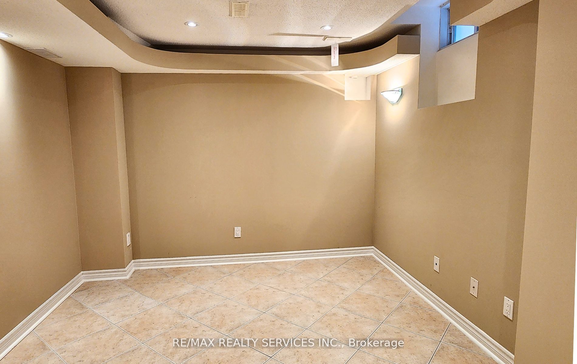 387 Rocca Court Bsmt, Mississauga, ON L5W 1V1 photo 4