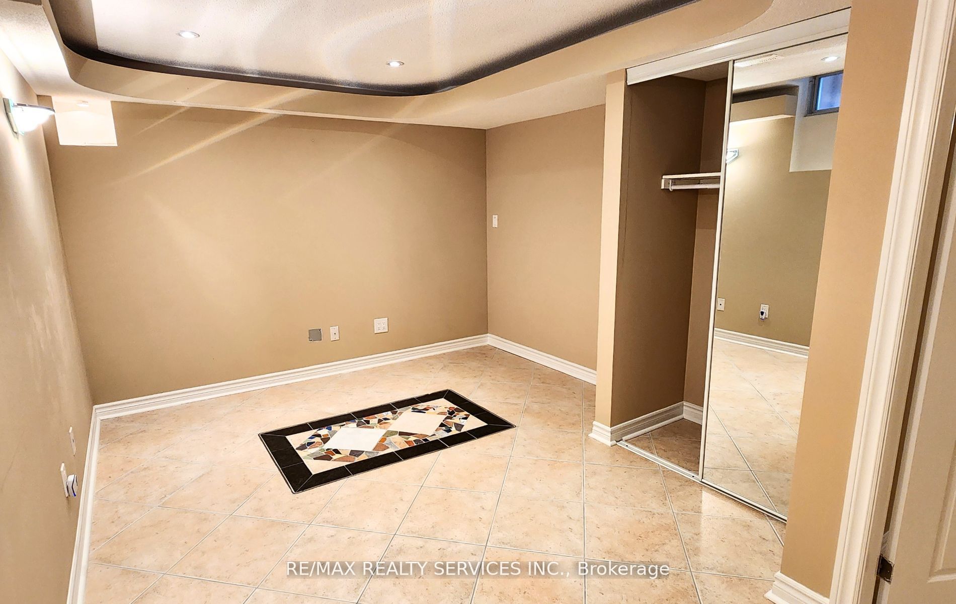 387 Rocca Court Bsmt, Mississauga, ON L5W 1V1 photo 5