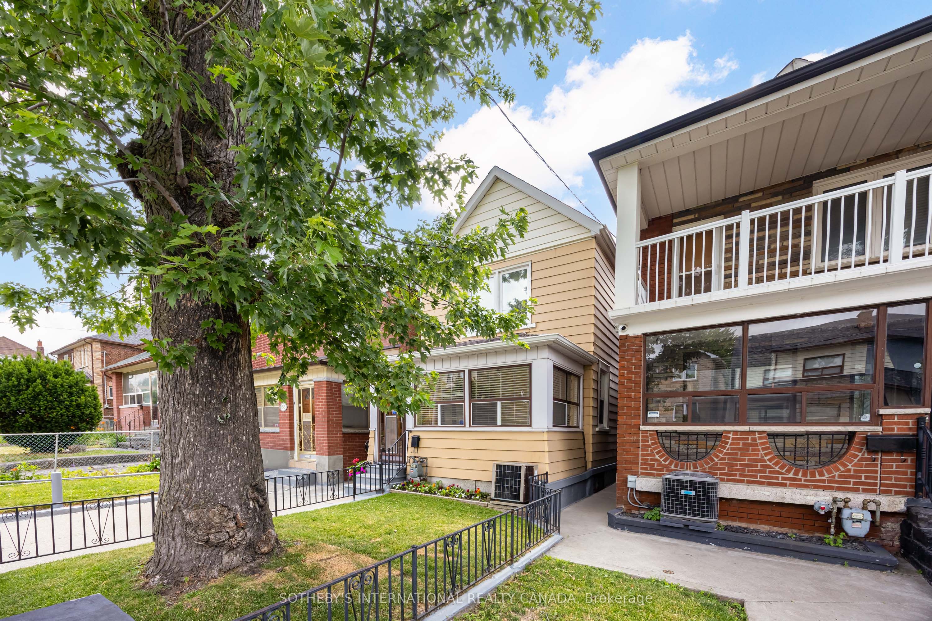 157 Ascot Avenue, Toronto, ON M6E 1G5 photo 4