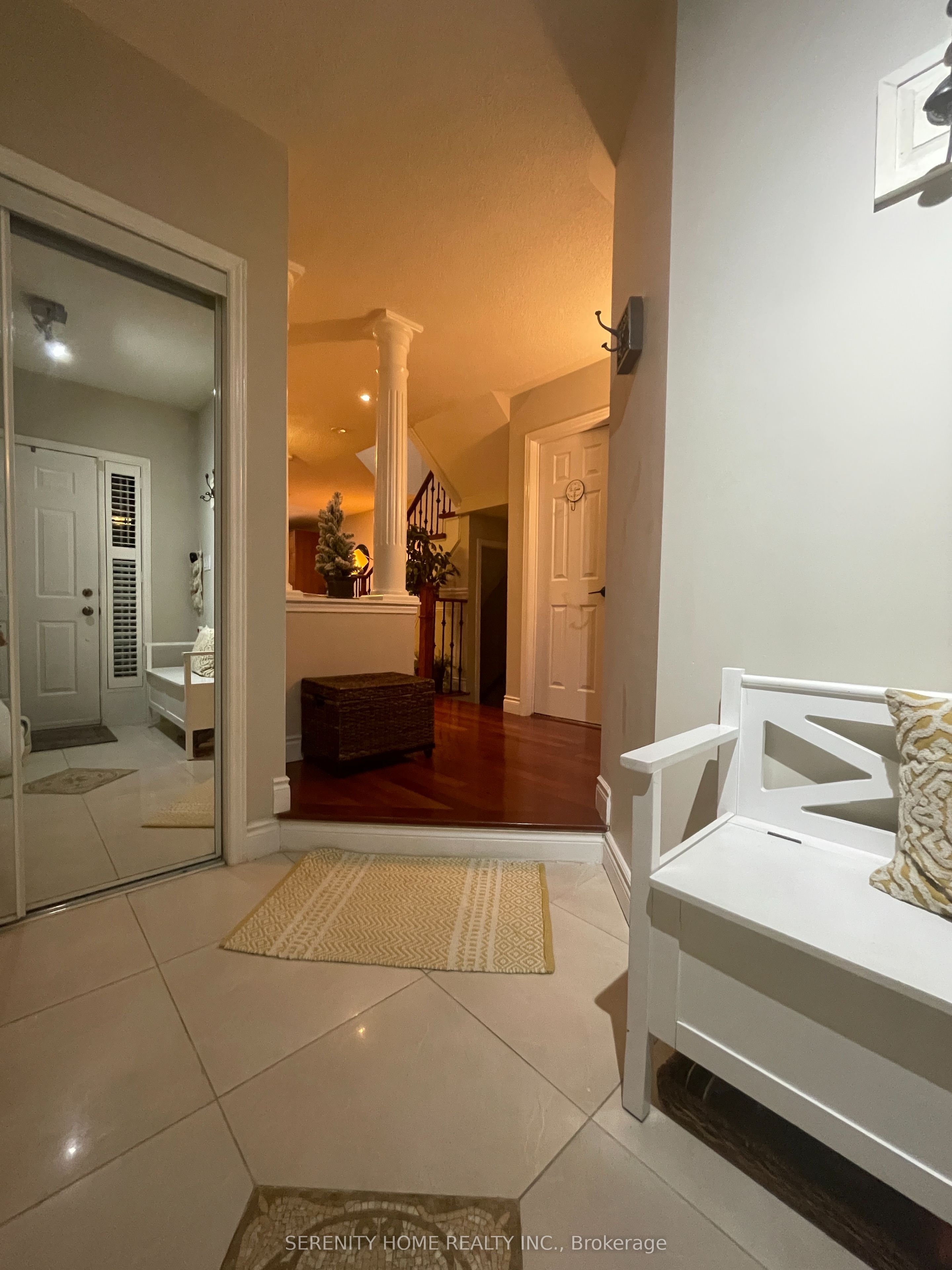 5384 Tree Crest Court, Mississauga, ON L5R 3Z6 photo 3