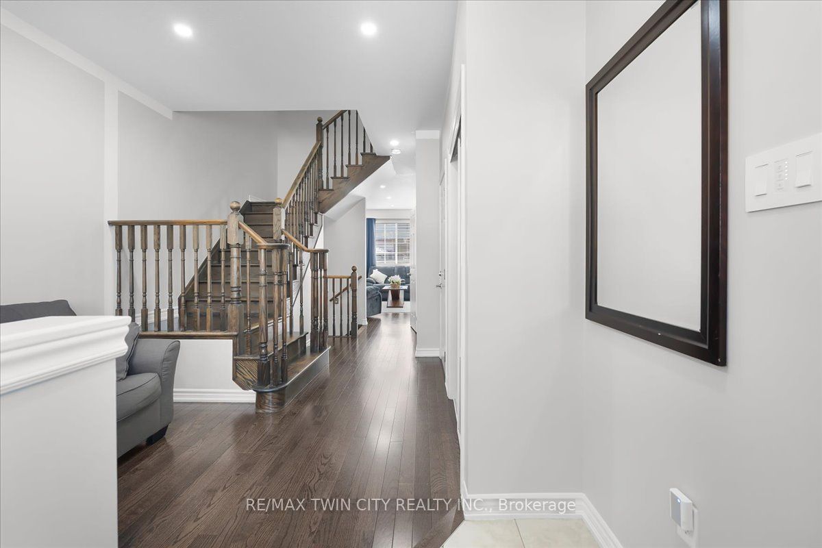 655 Murray Meadows Place, Milton, ON L9T 8L7 photo 4