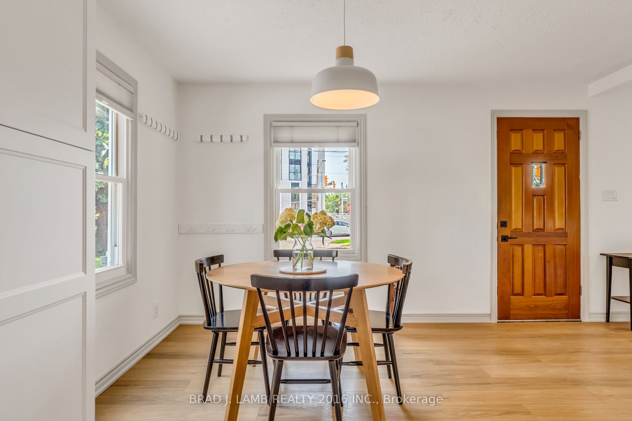 794 The Queensway, Toronto, ON M8Z 1N5 photo 3