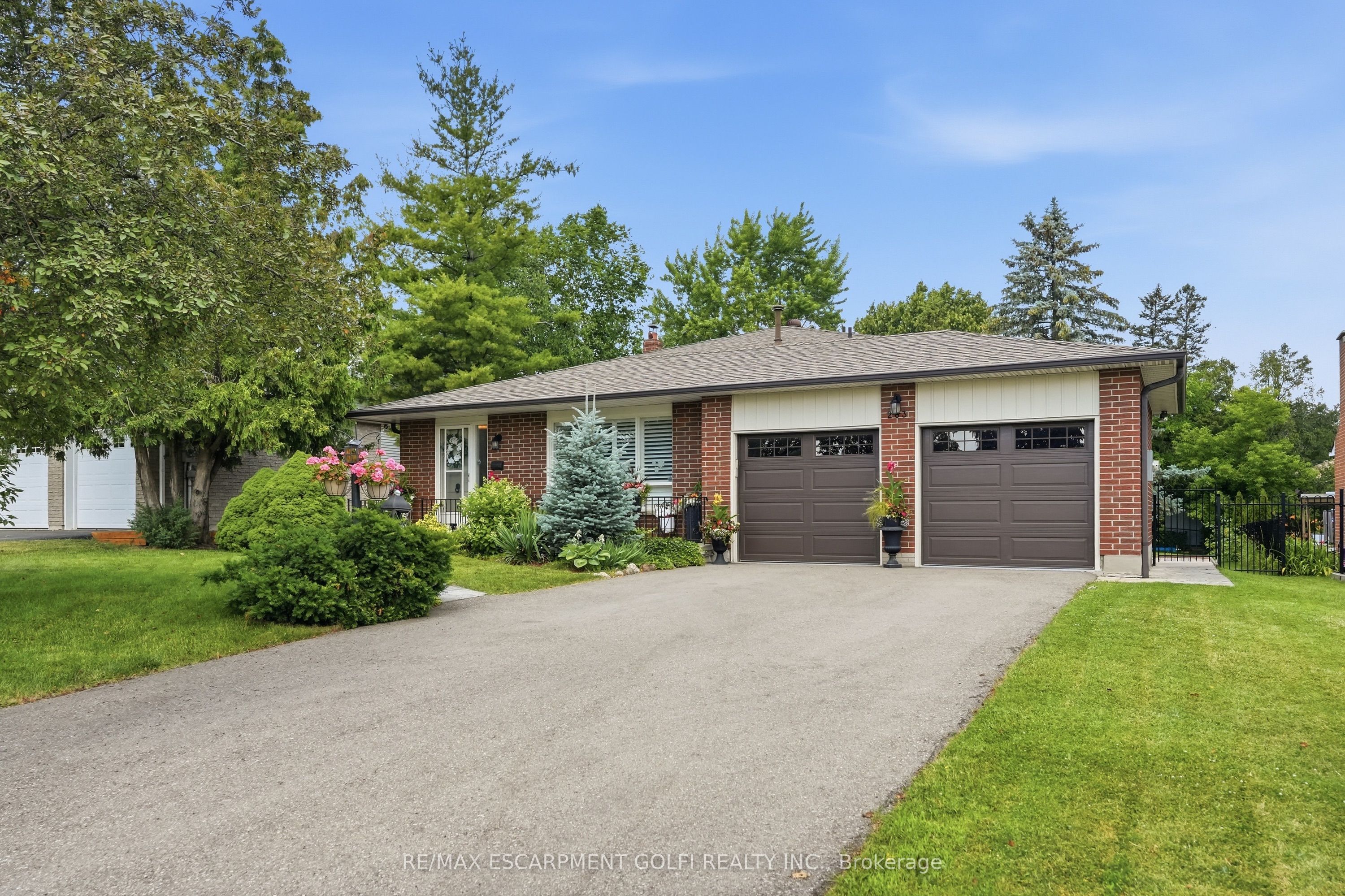 283 W Parkway Drive, Milton, ON L9T 1A7 photo 2
