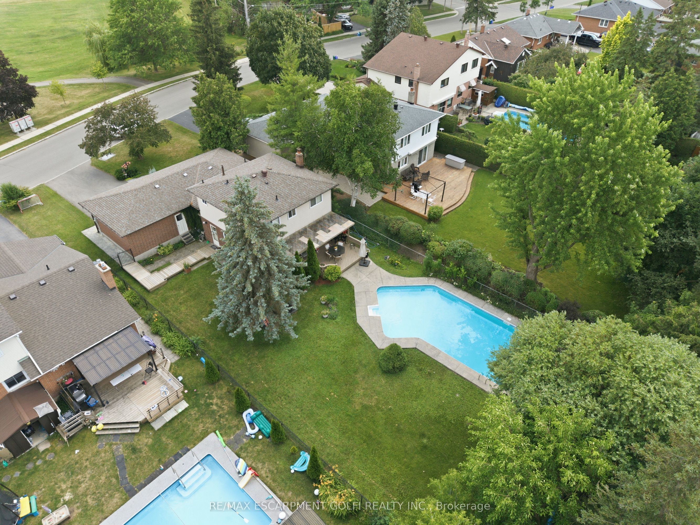 283 W Parkway Drive, Milton, ON L9T 1A7 photo 3