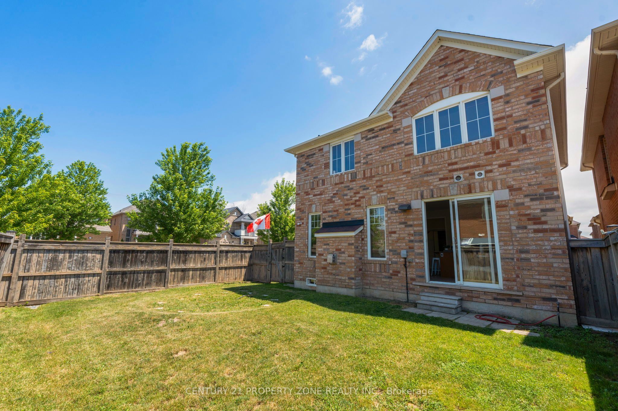 30 Apple Valley Way Drive, Brampton, ON L6P 3R3 photo 4