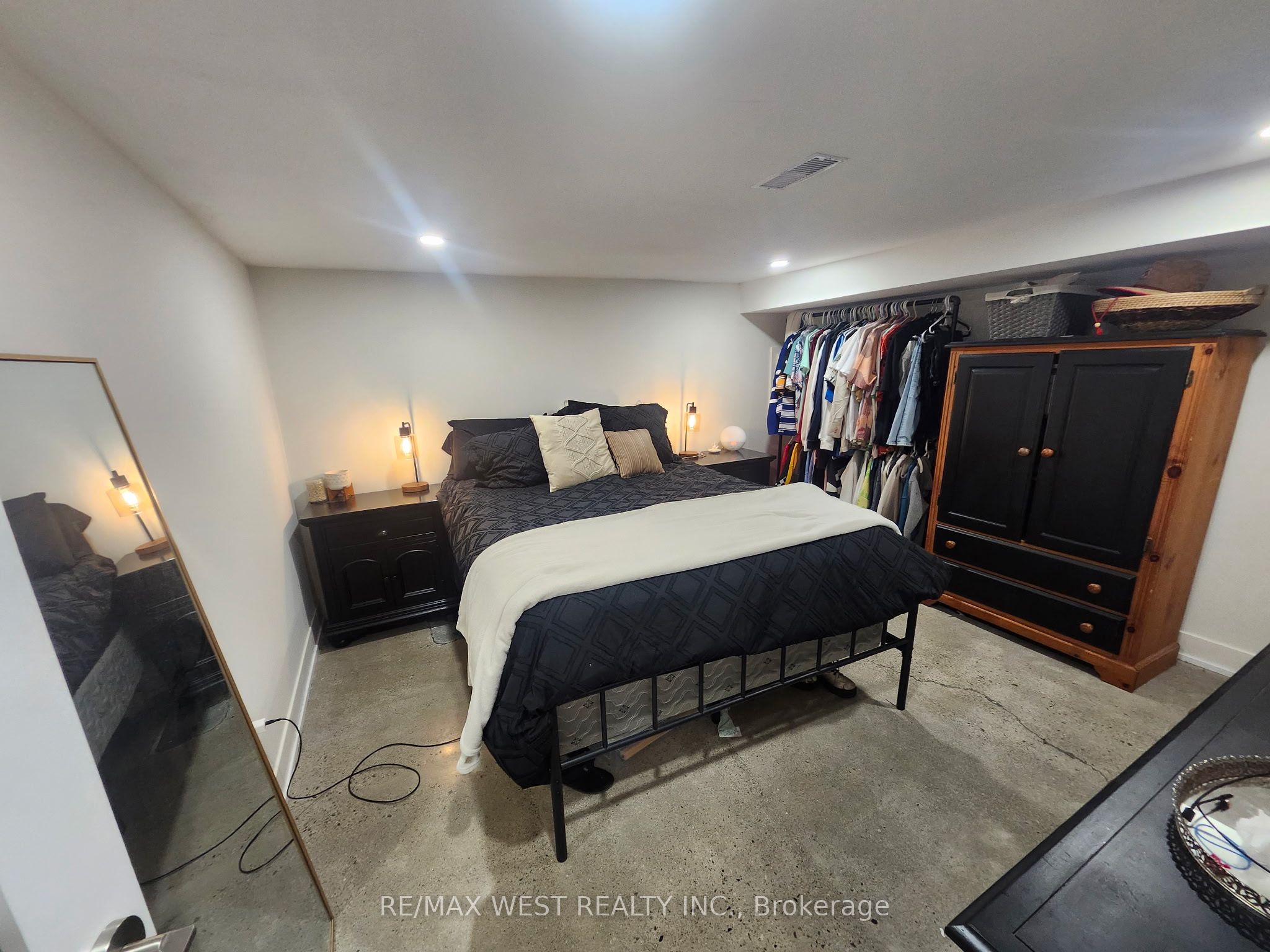 967 Dovercourt Road Basement, Toronto, ON M6H 2X6 photo 2