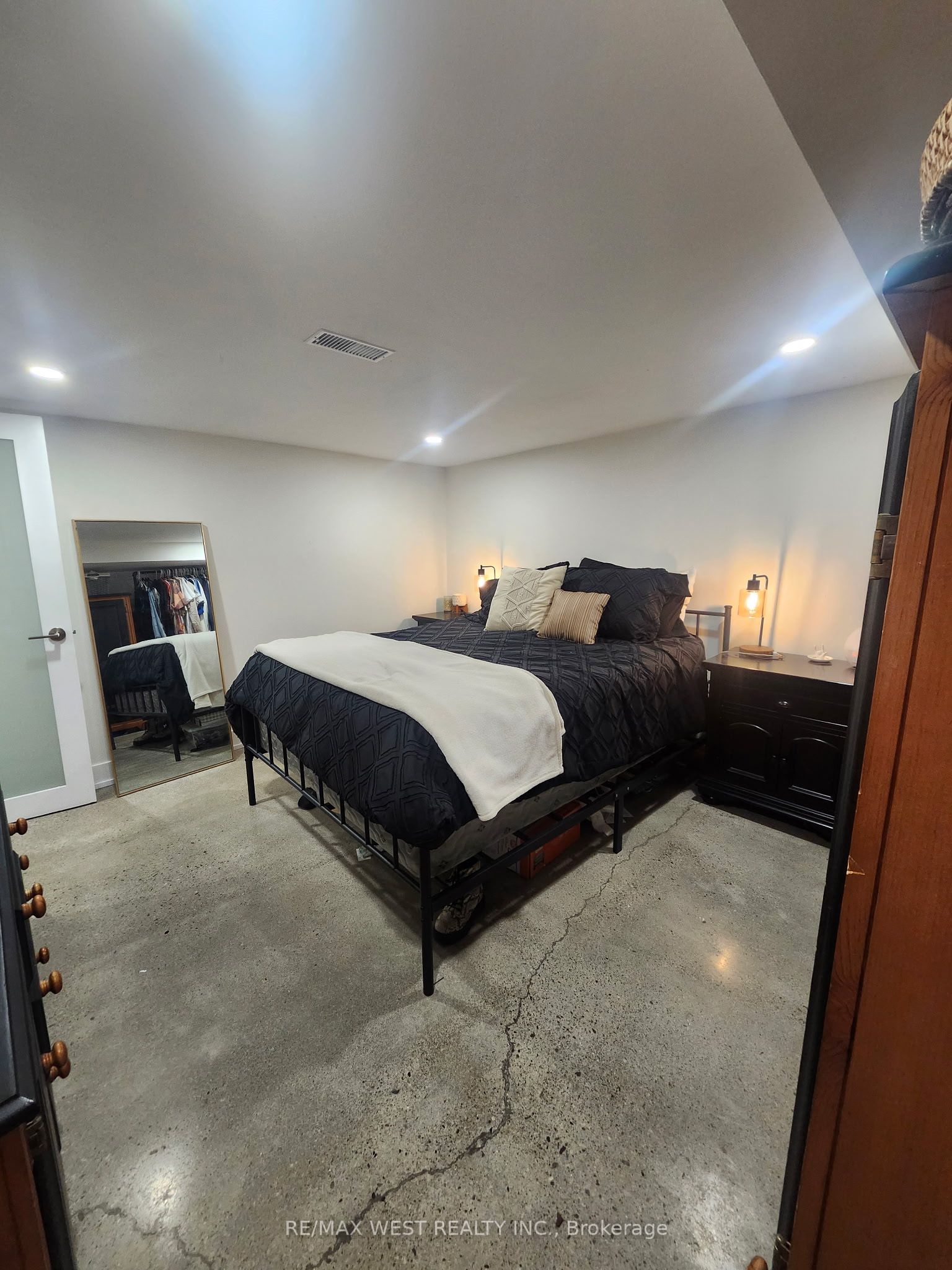 967 Dovercourt Road Basement, Toronto, ON M6H 2X6 photo 3