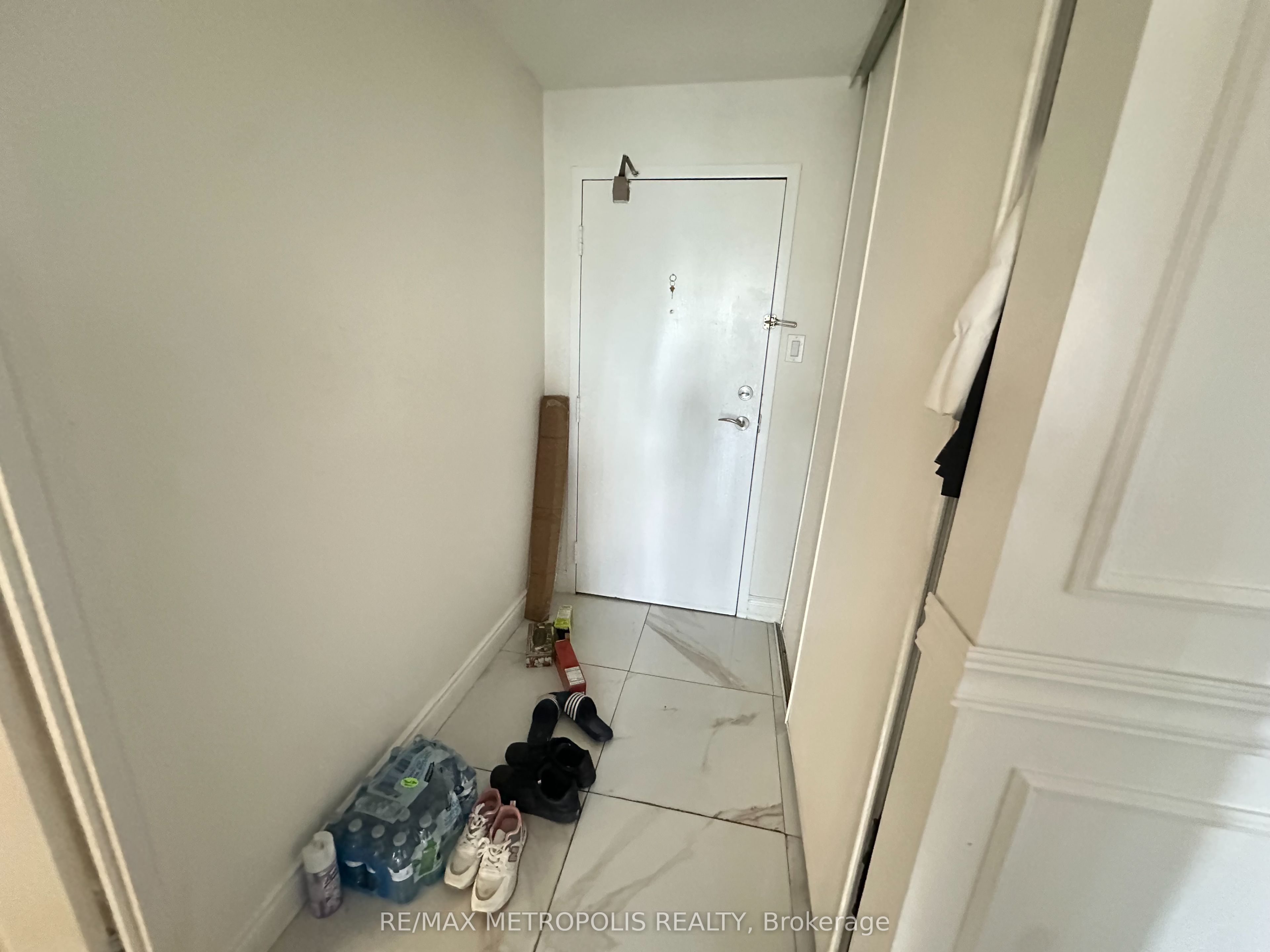 350 Rathburn Road W 307, Mississauga, ON L5B 3Y2 photo 2