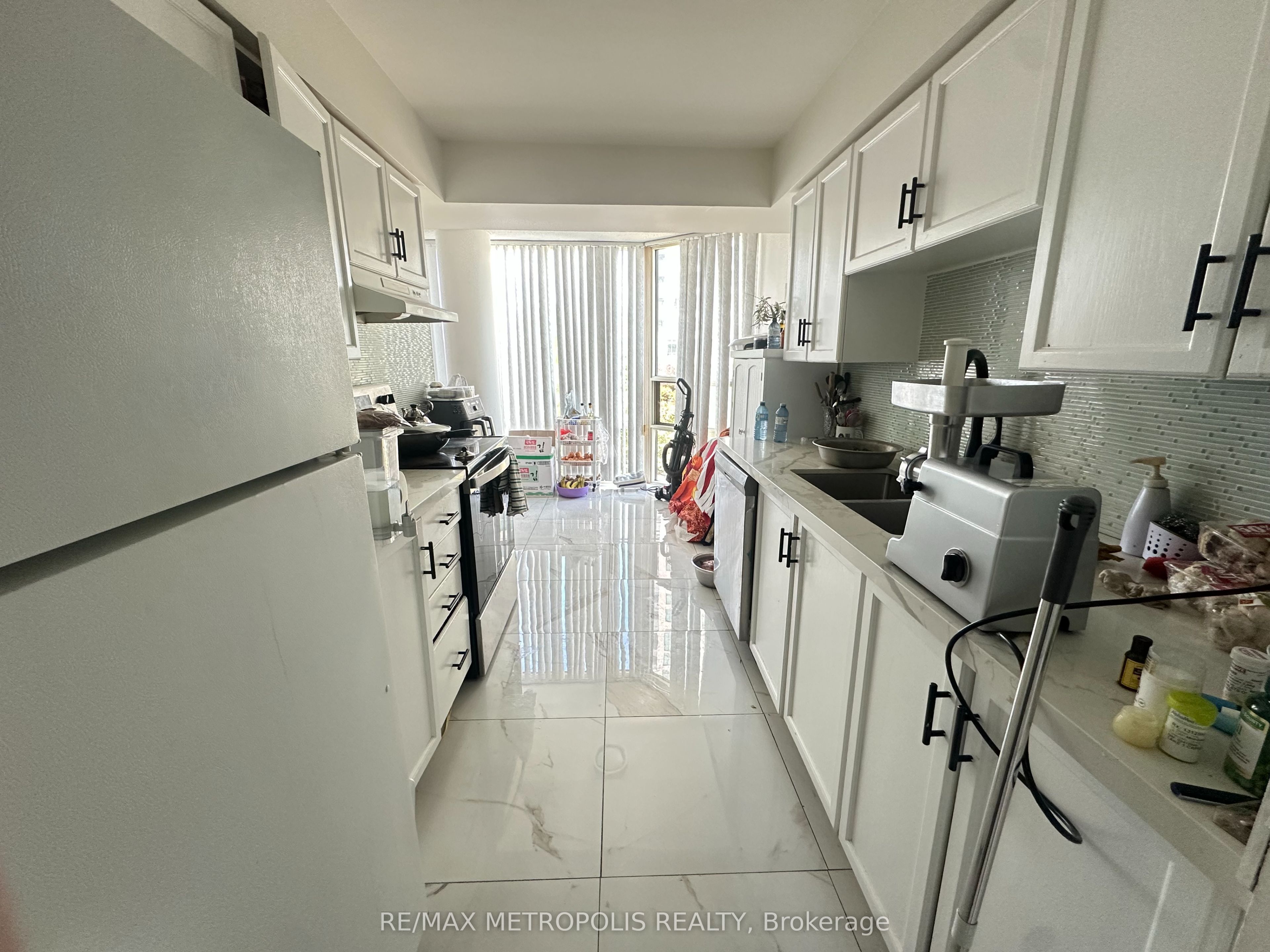 350 Rathburn Road W 307, Mississauga, ON L5B 3Y2 photo 5