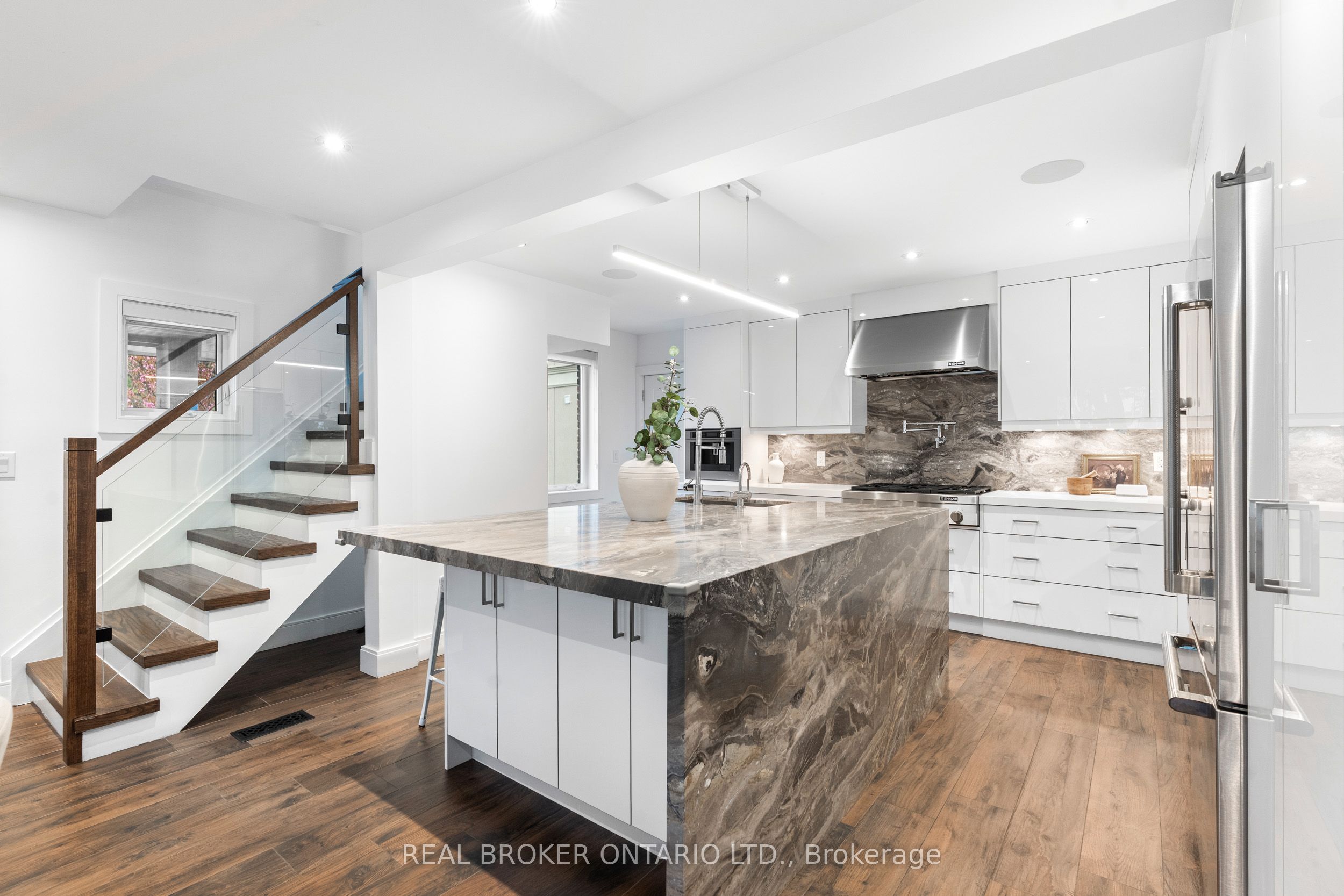 17 Old Oak Road, Toronto, ON M9A 2V9 photo 4