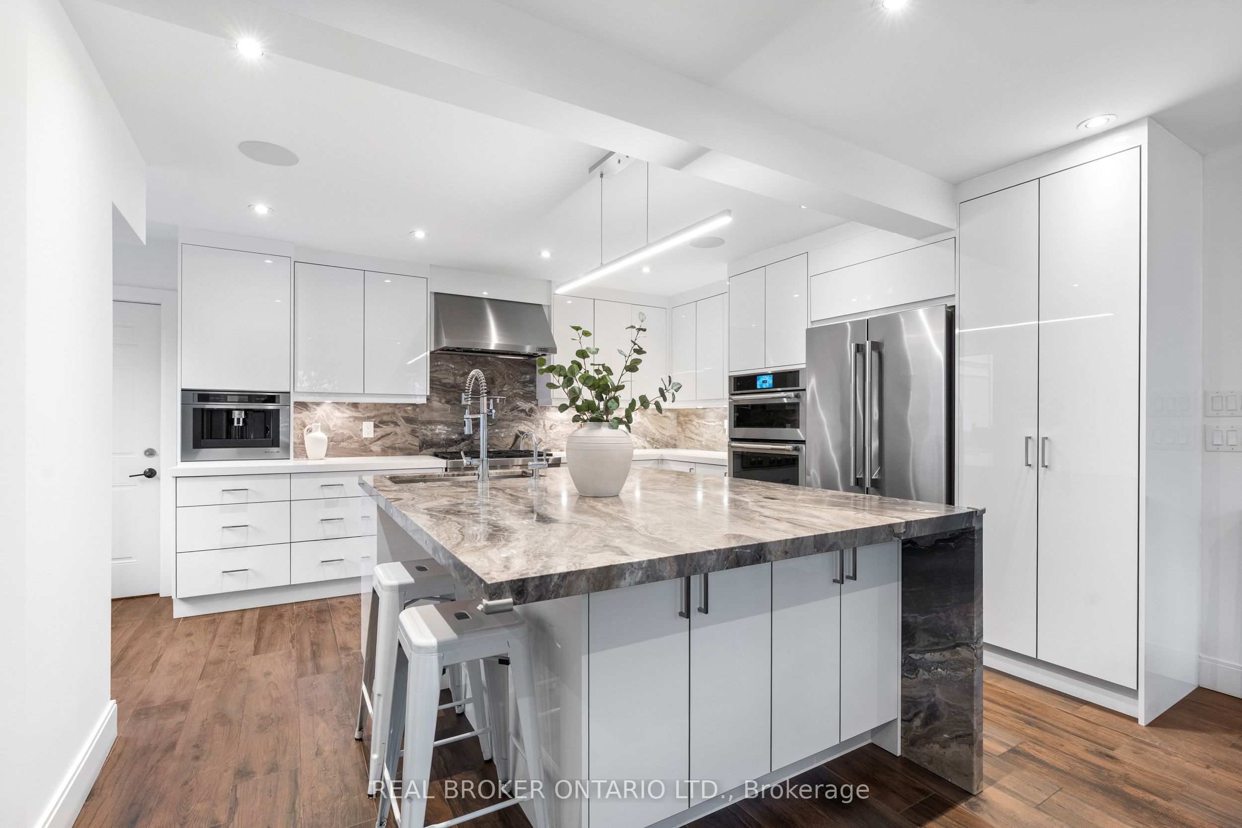 17 Old Oak Road, Toronto, ON M9A 2V9 photo 5