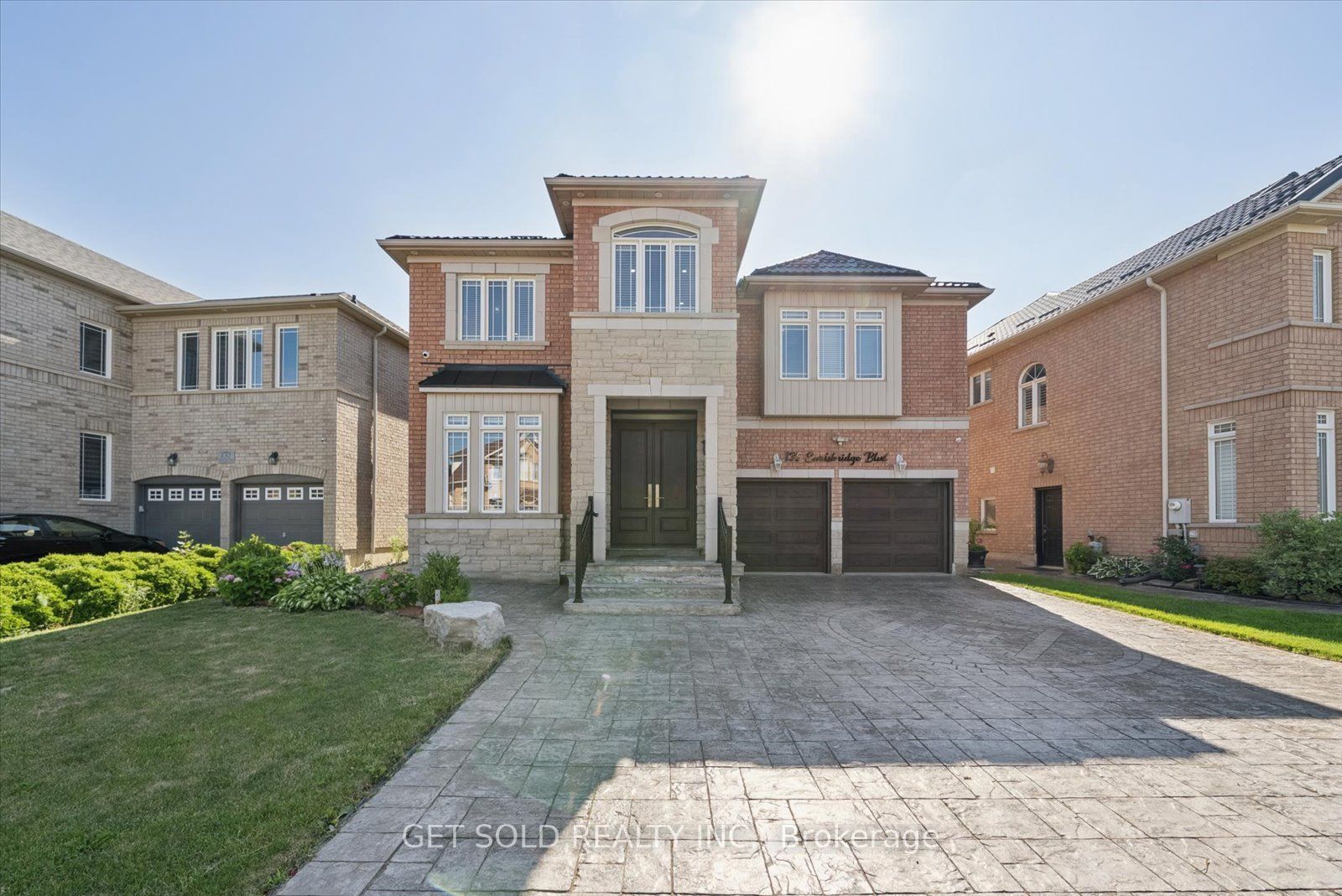 135 Earlsbridge Boulevard, Brampton, ON L7A 3T7 photo 2
