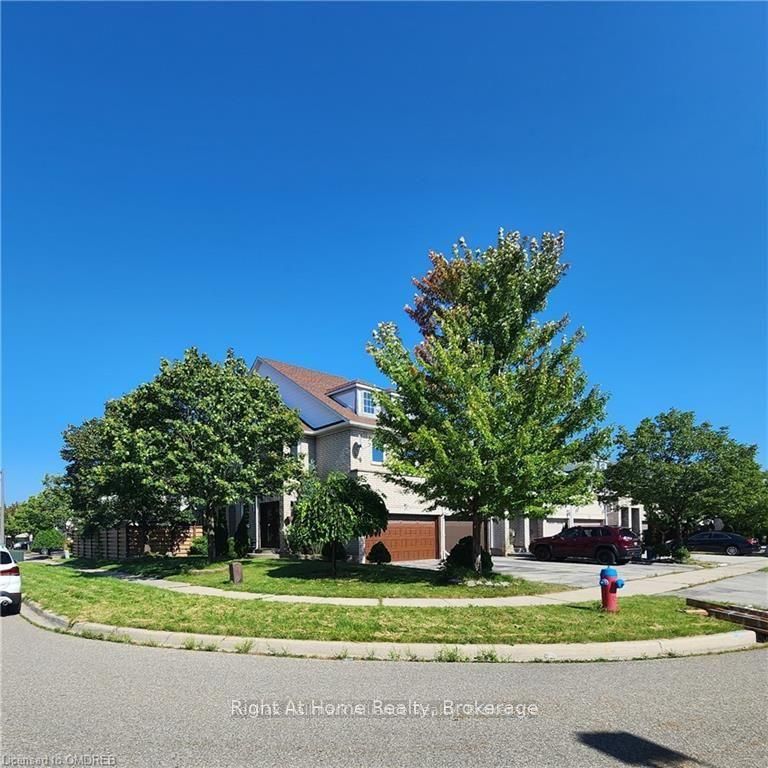 2070 White Dove Circle, Oakville, ON L6M 3R7