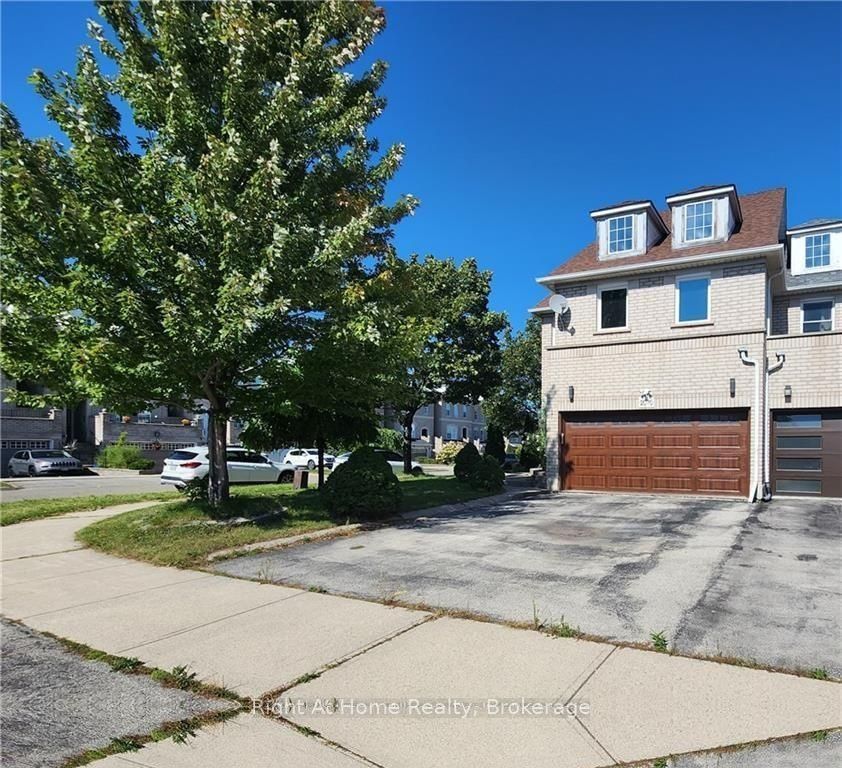 2070 White Dove Circle, Oakville, ON L6M 3R7 photo 4