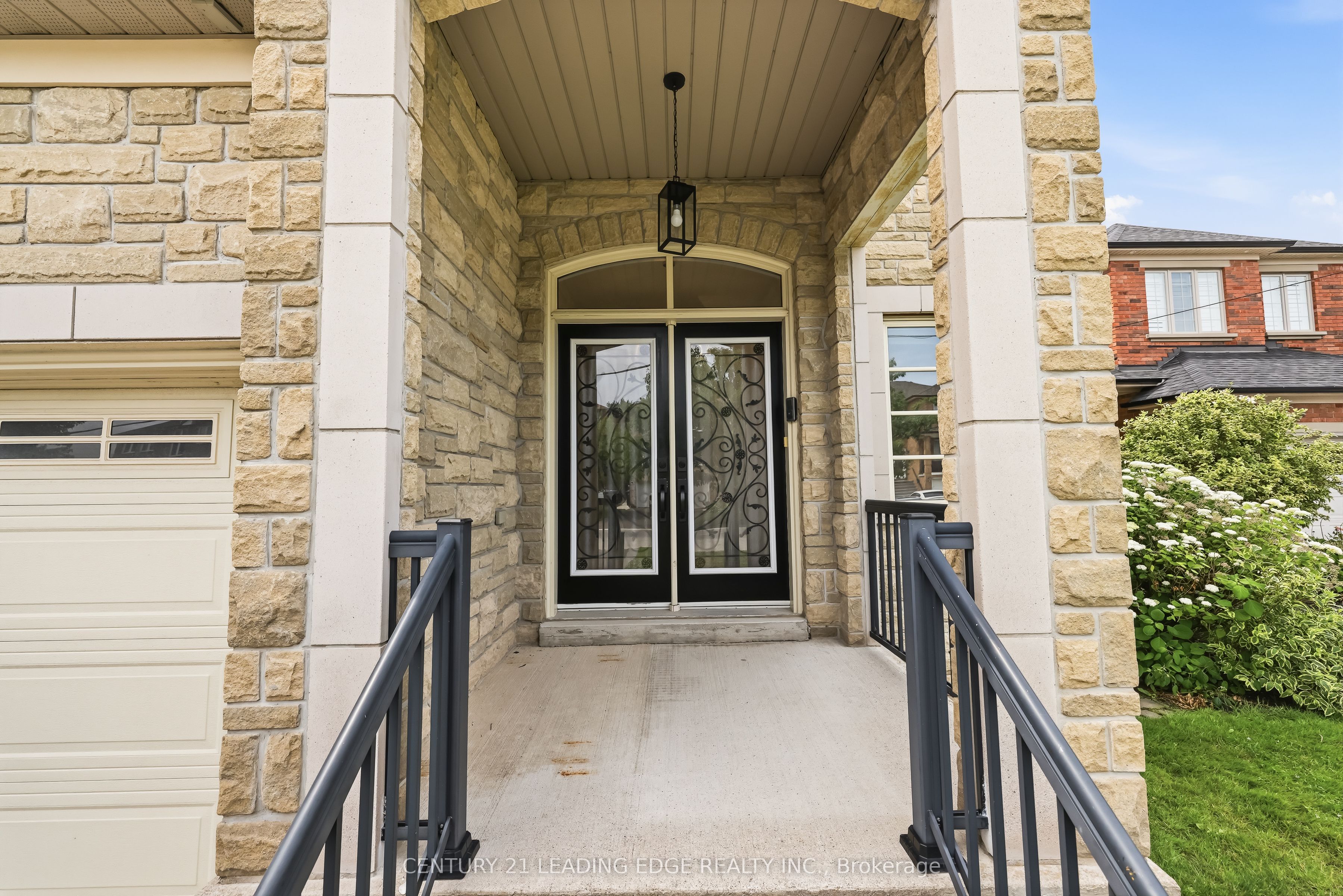 1632 Barbertown Road, Mississauga, ON L5M 6J2 photo 2