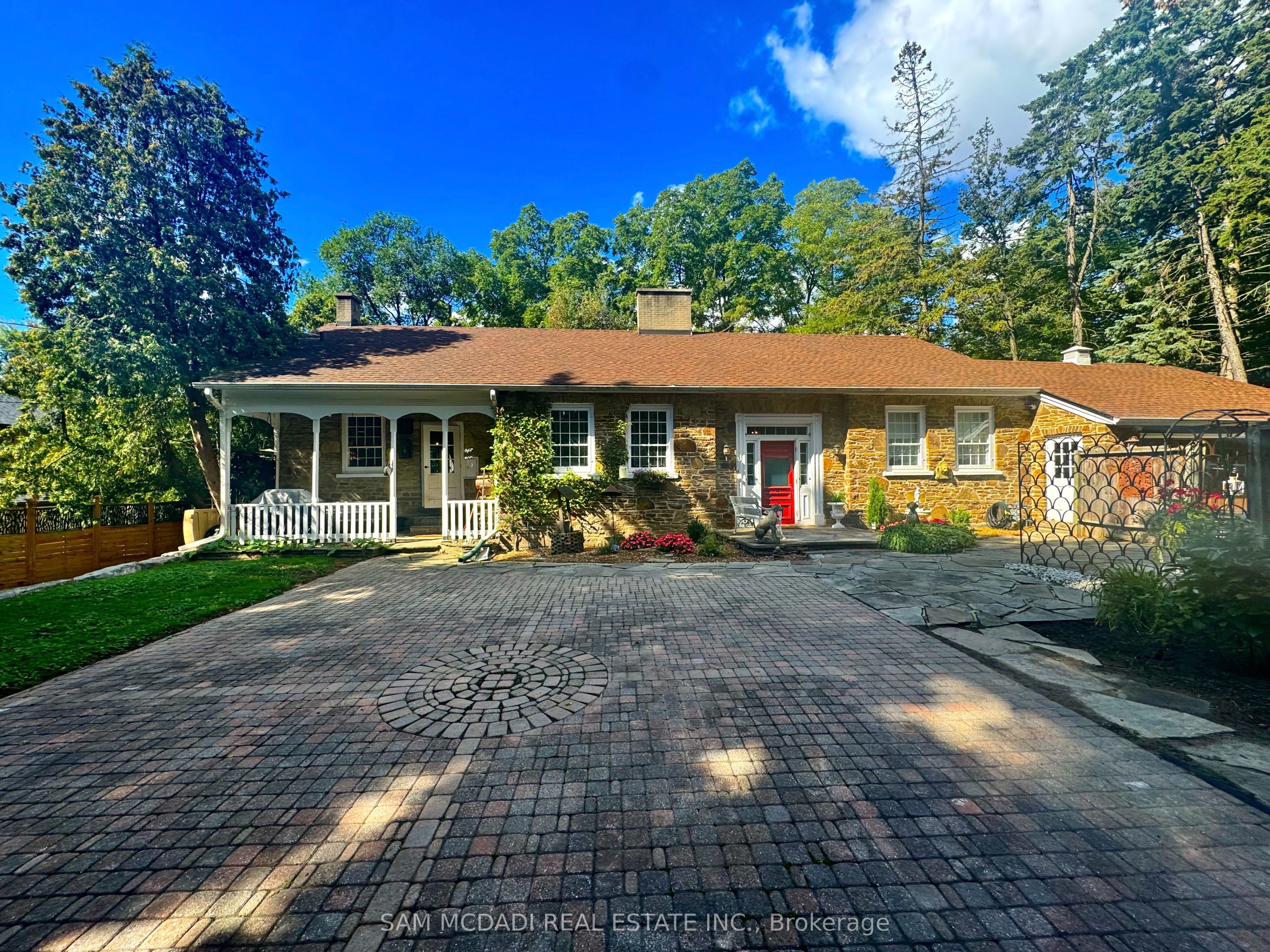 85 Yorkleigh Avenue, Toronto, ON M9P 1Y3 photo 2