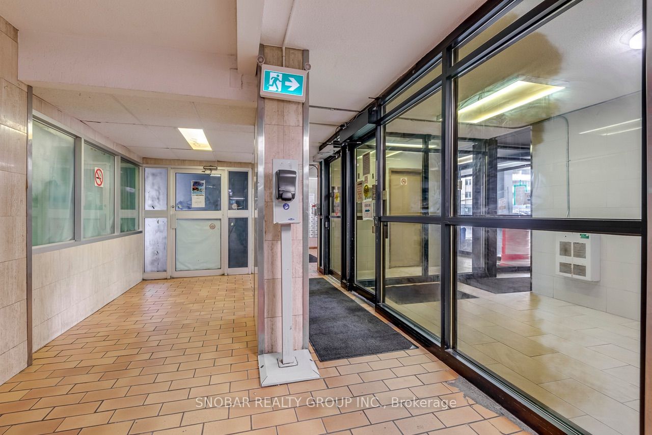 340 Dixon Road 804, Toronto, ON M9R 1T1 photo 2