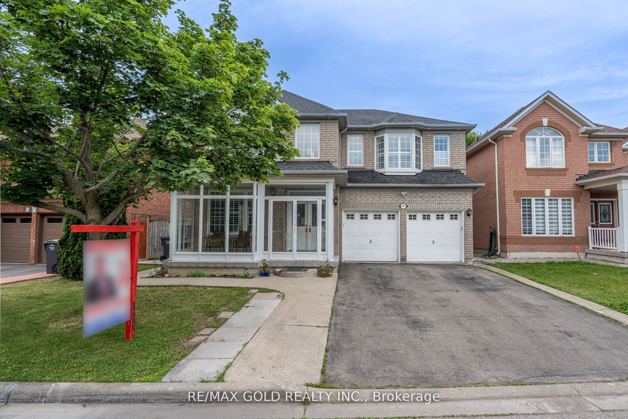 141 Whitwell Drive, Brampton, ON L6P 1L2 photo 2