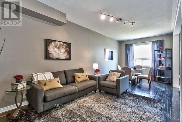 2361 Baronwood Drive, Oakville, ON L6M 0J8 photo 4