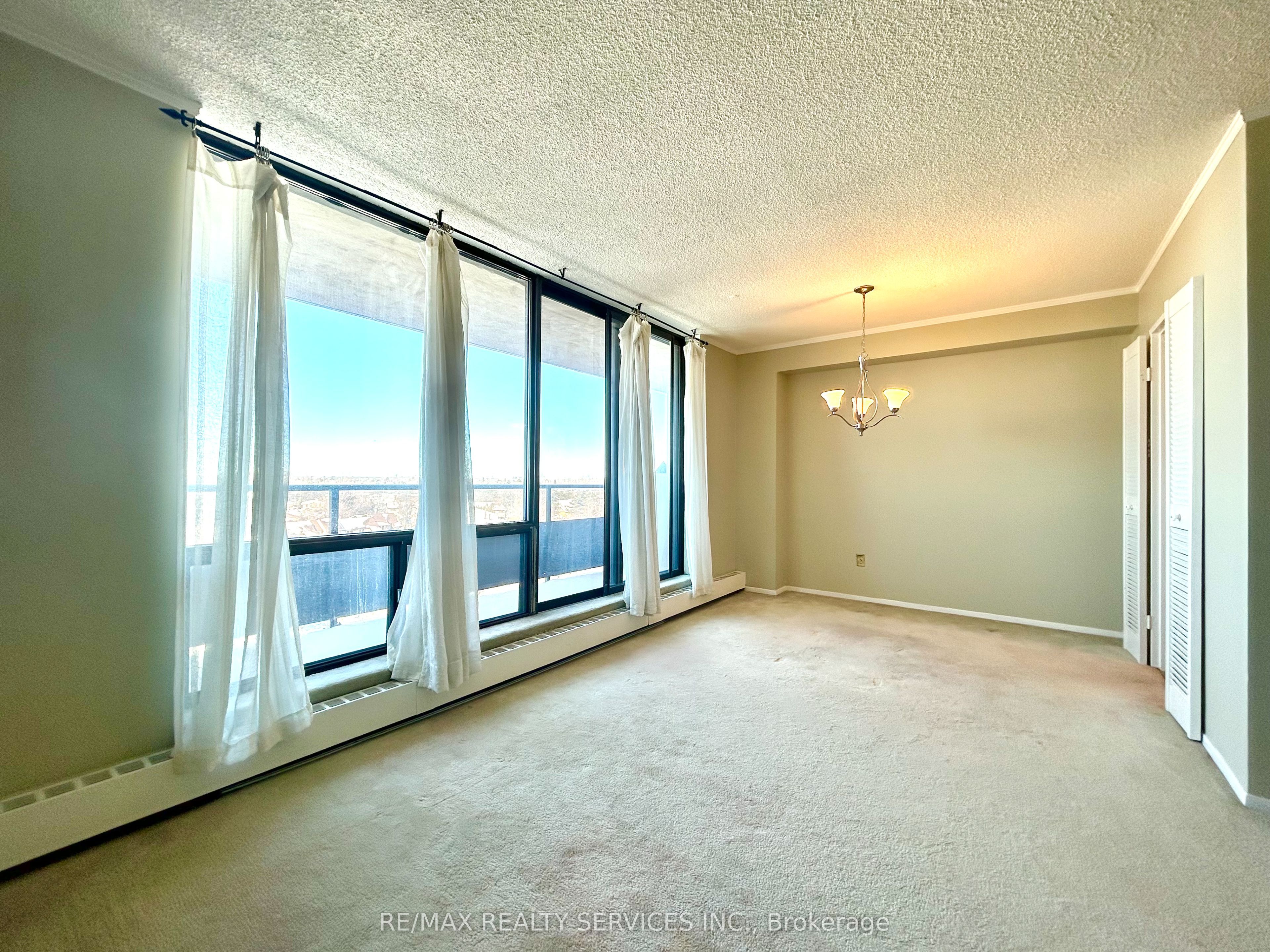 2929 Aquitaine Avenue 701, Mississauga, ON L5N 2C7 photo 2