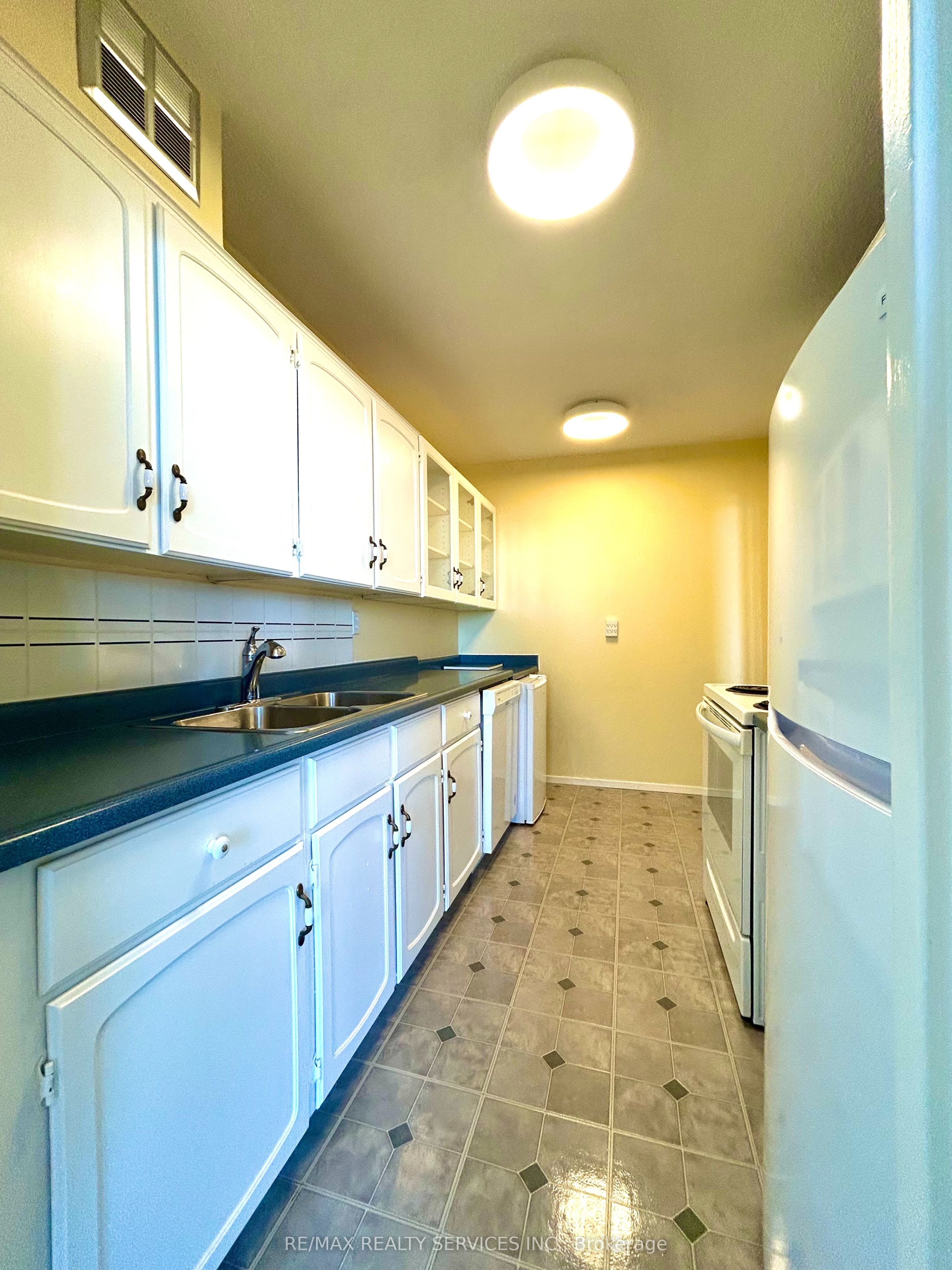 2929 Aquitaine Avenue 701, Mississauga, ON L5N 2C7 photo 3