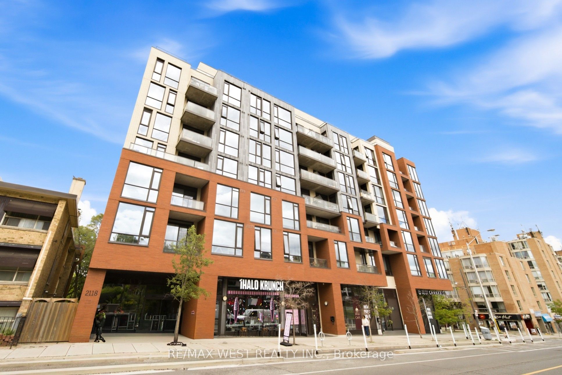 2118 Bloor Street W 709, Toronto, ON M6S 0A6