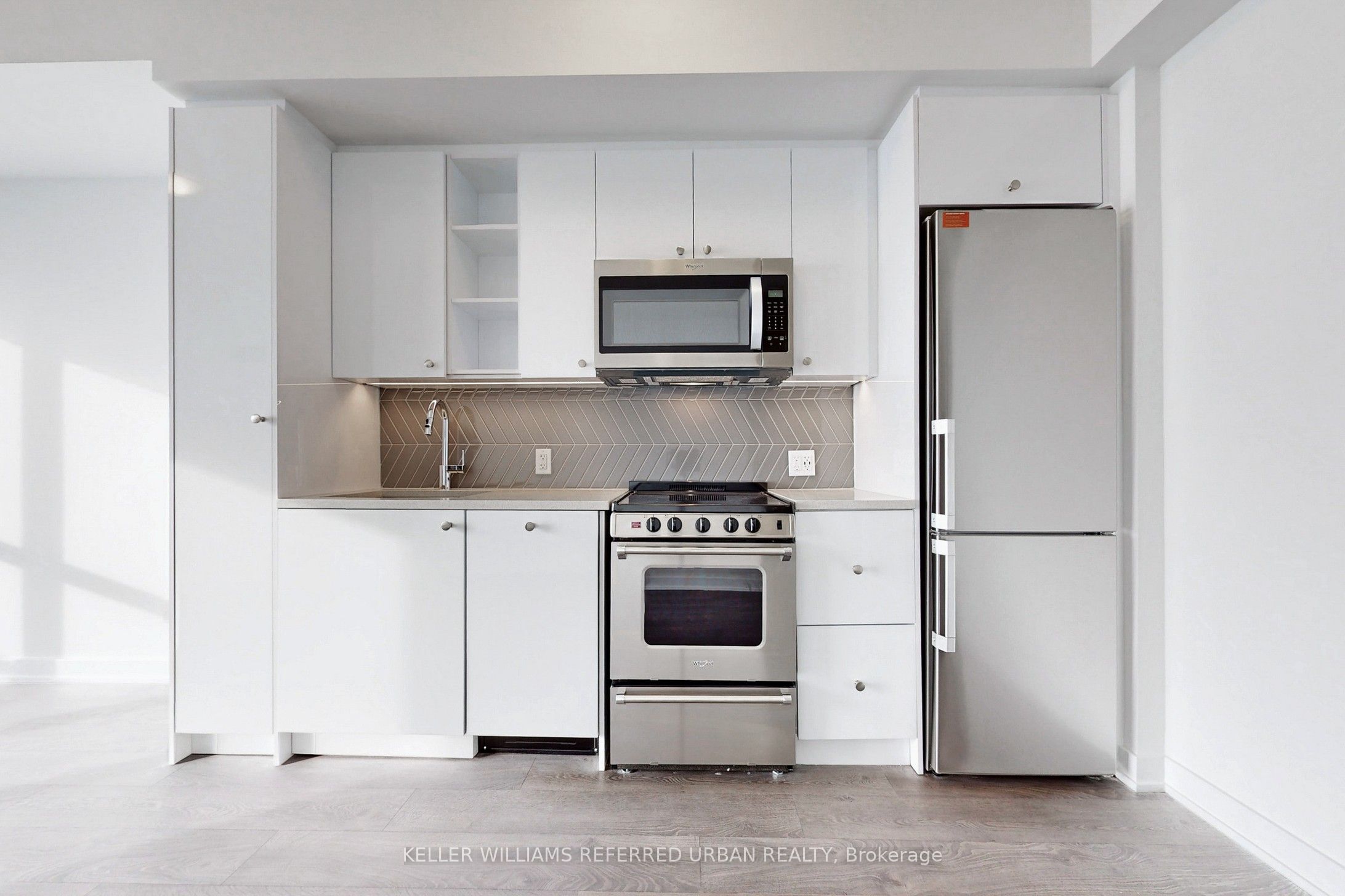 251 Manitoba Street 1709, Toronto, ON M8Y 0C7 photo 3