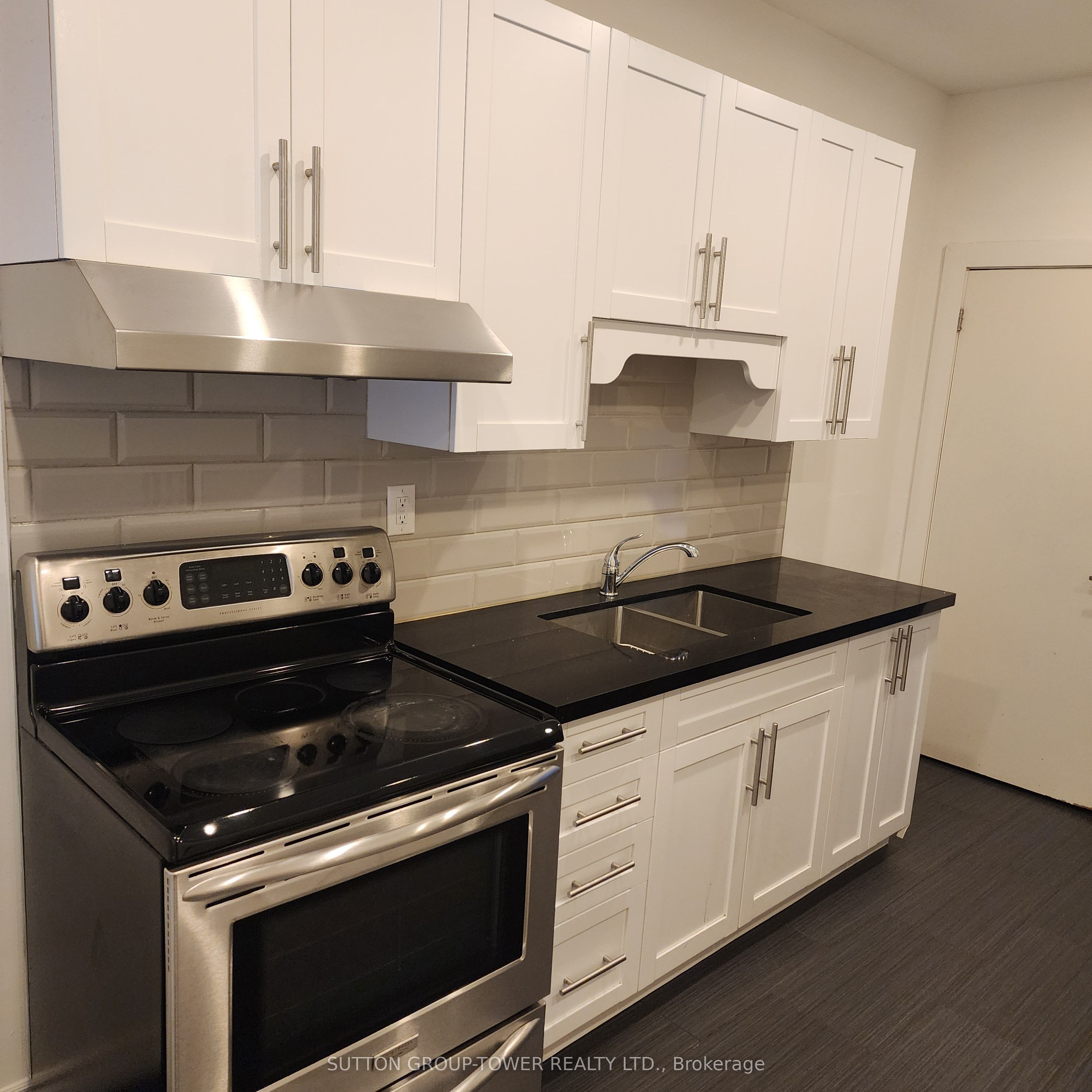 16 Russett Avenue, Toronto, ON M6H 3M3 photo 2