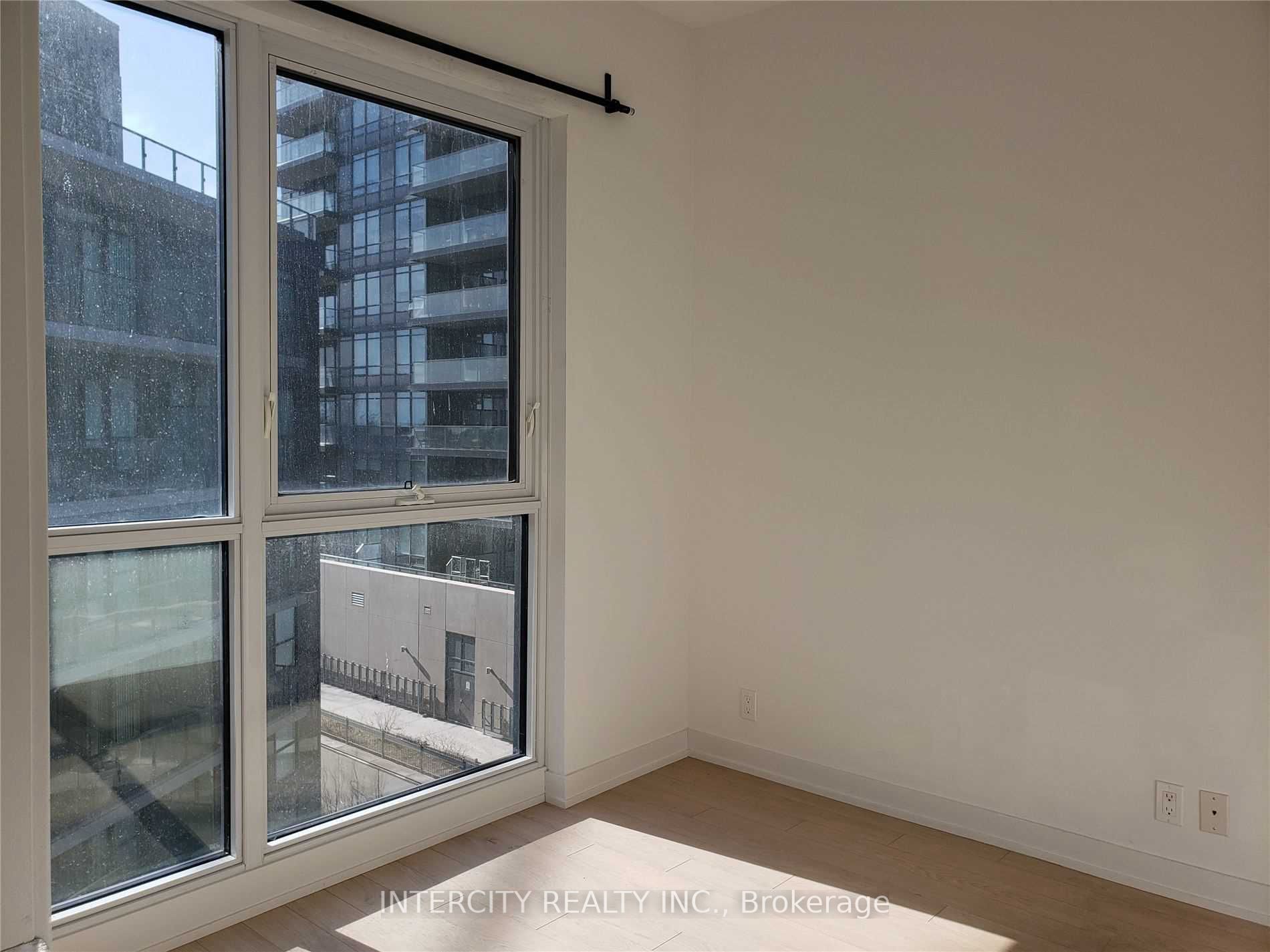 10 Parklawn Road 622, Toronto, ON M8V 0H9 photo 3