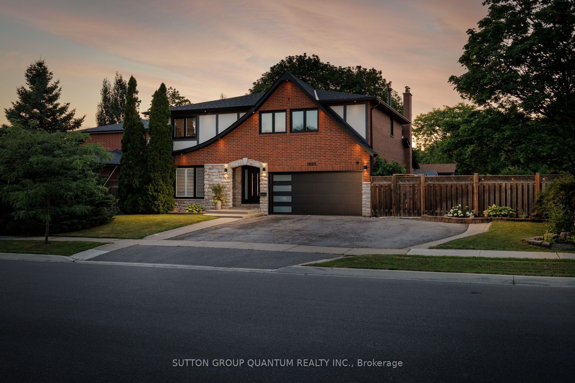 1883 Bough Beeches Boulevard, Mississauga, ON L4W 2J8