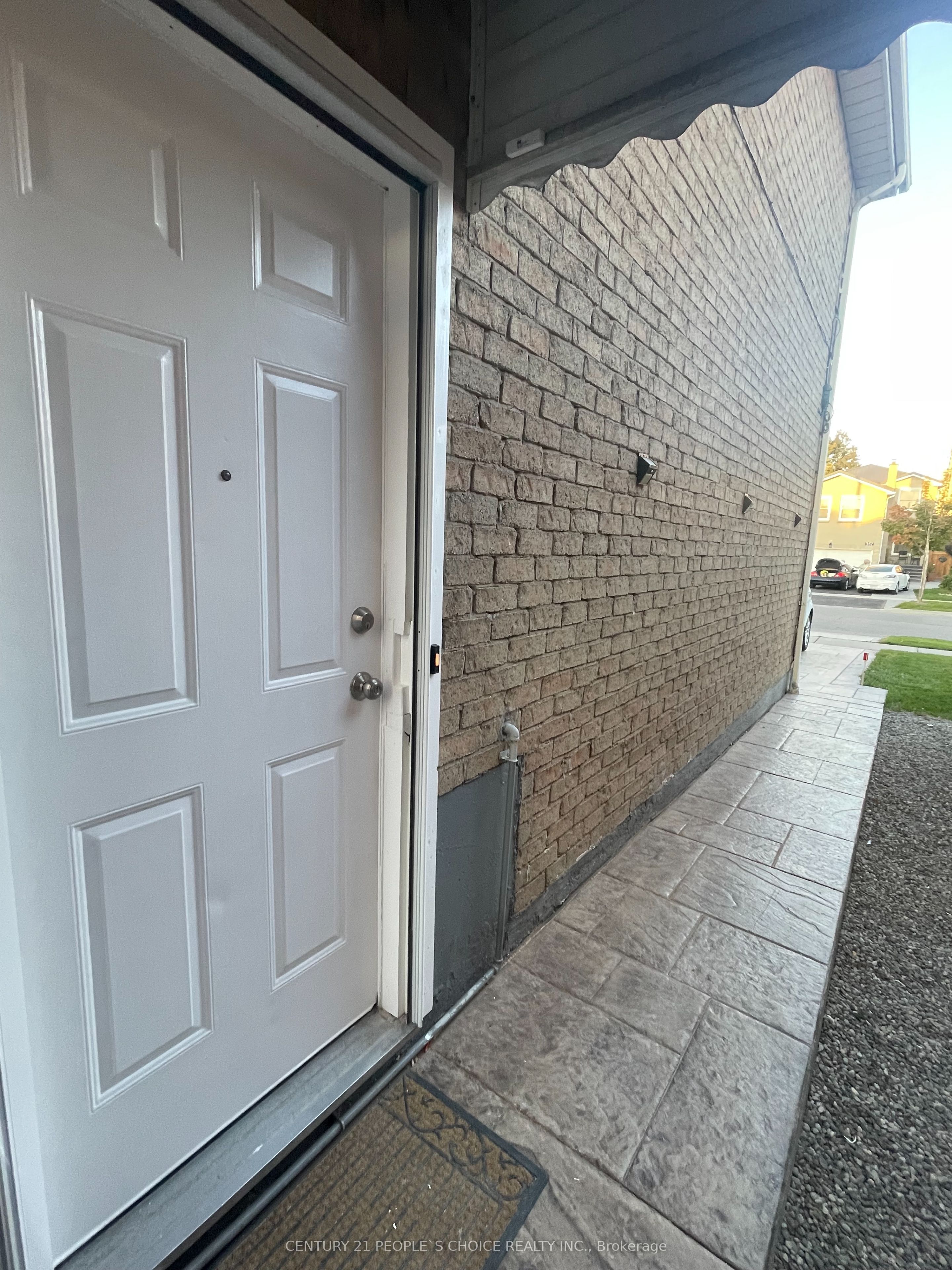 358 Kingsbridge Garden Circle Bsmt, Mississauga, ON L5R 1K8 photo 3