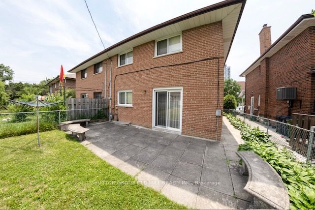 8 Richgrove Drive, Toronto, ON M9R 2K9 photo 2