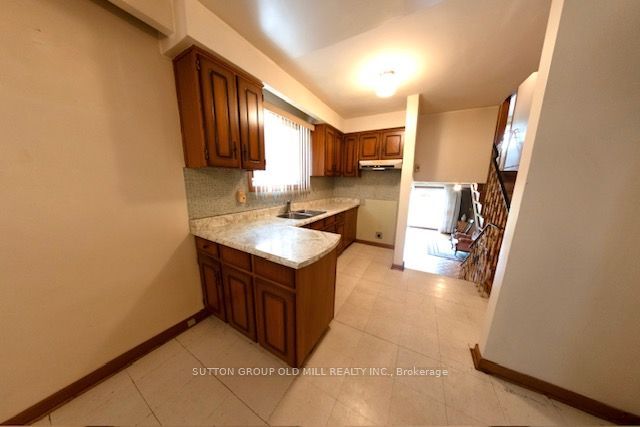 8 Richgrove Drive, Toronto, ON M9R 2K9 photo 4