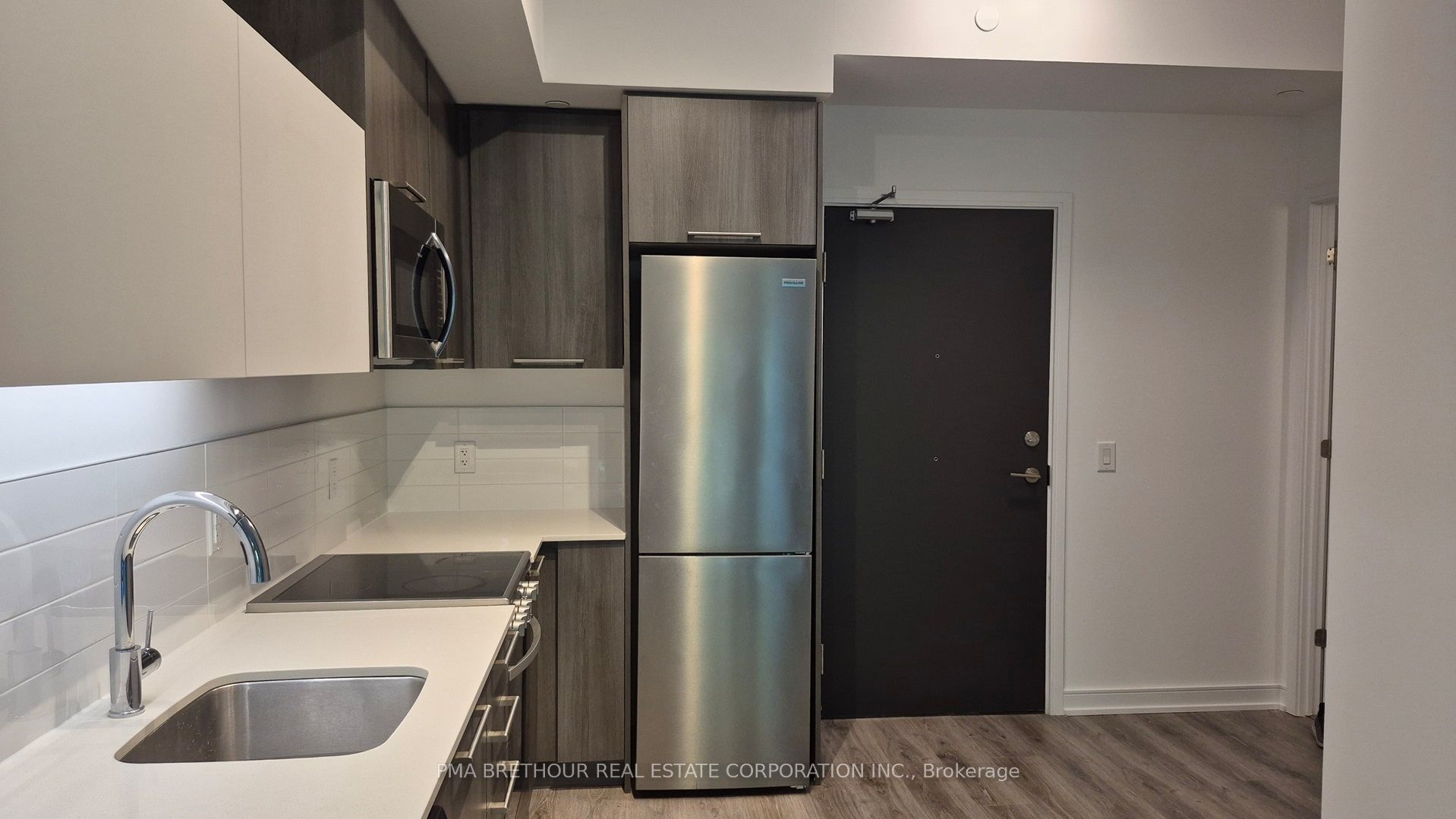 25 Neighbourhood Lane 208, Toronto, ON M8Y 0C4 photo 5