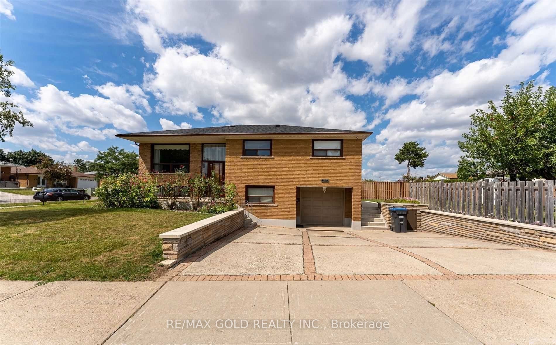7305 Redstone Road, Mississauga, ON L4T 2B1