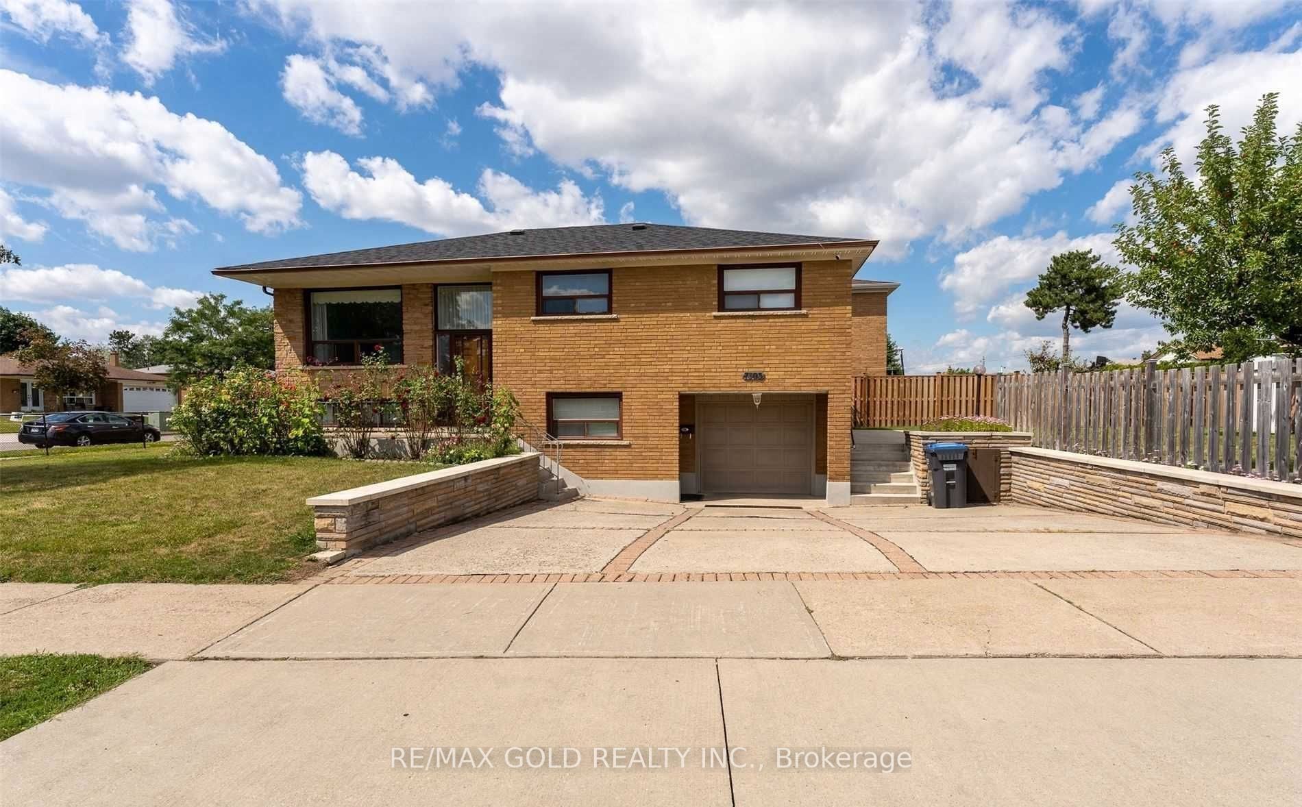 7305 Redstone Road, Mississauga, ON L4T 2B1 photo 2