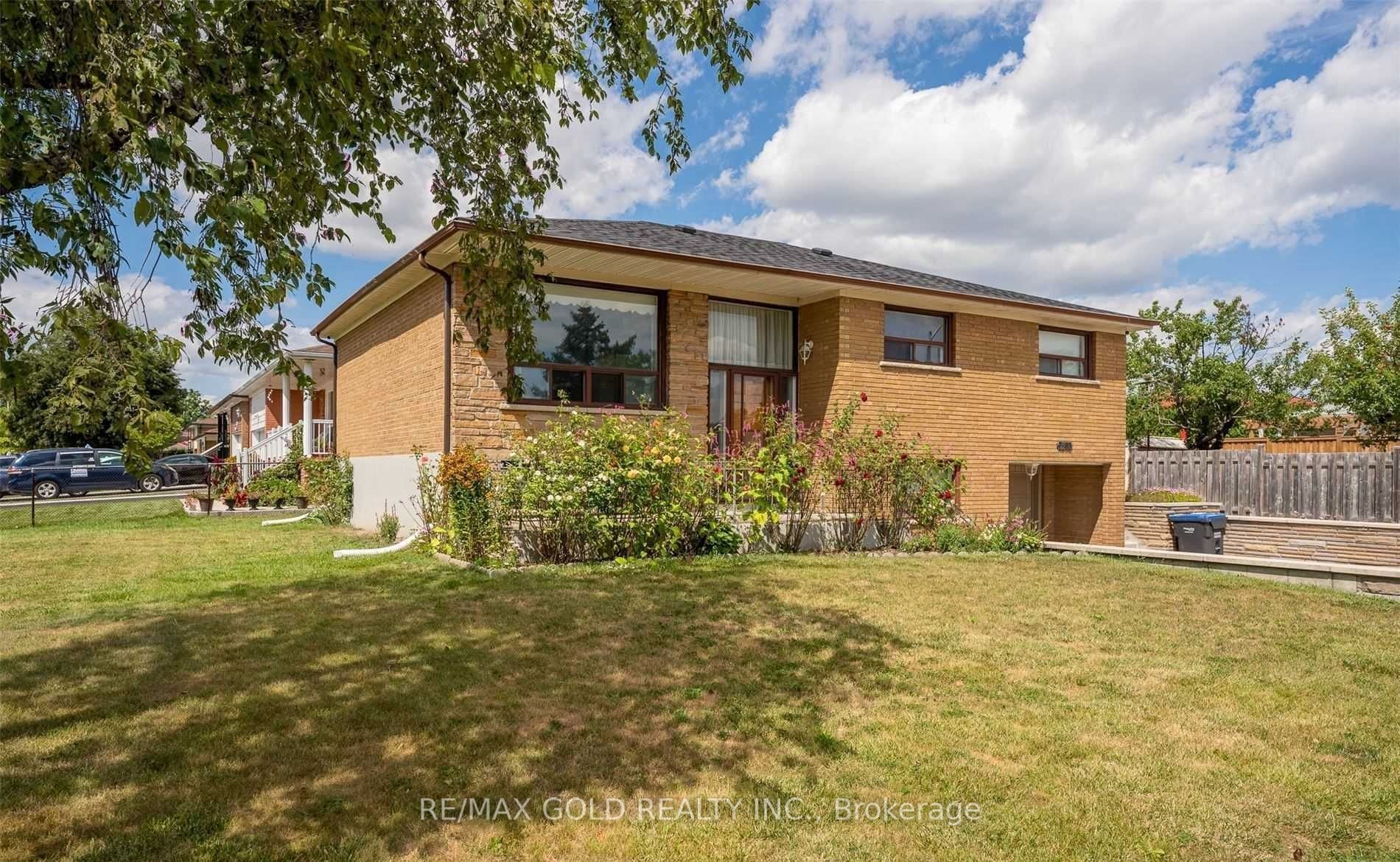 7305 Redstone Road, Mississauga, ON L4T 2B1 photo 3
