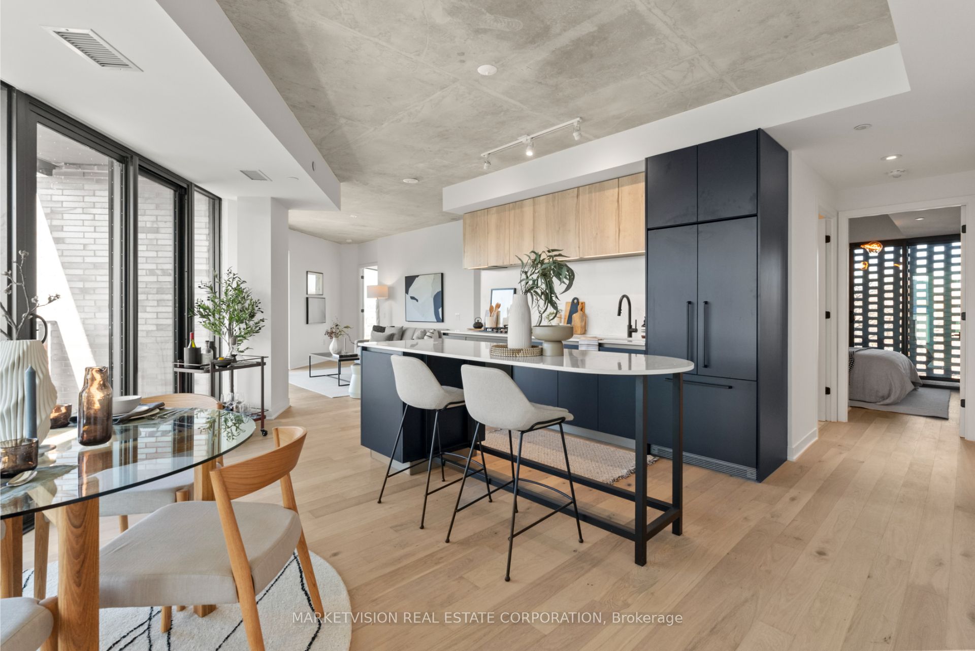 2625 Dundas Street W 405, Toronto, ON M6P 0C5 photo 2