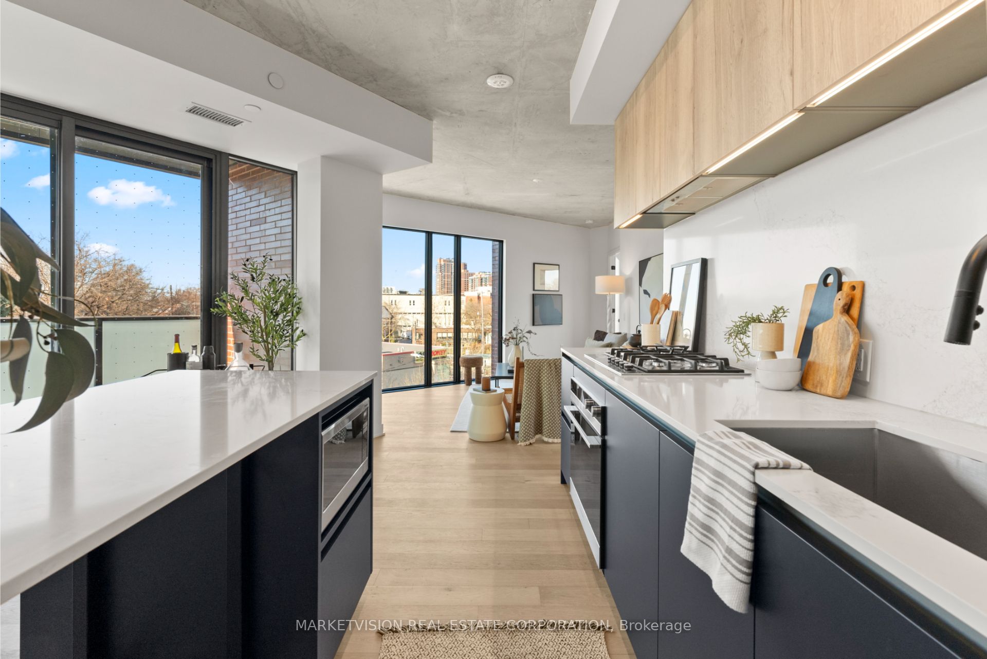 2625 Dundas Street W 405, Toronto, ON M6P 0C5 photo 5