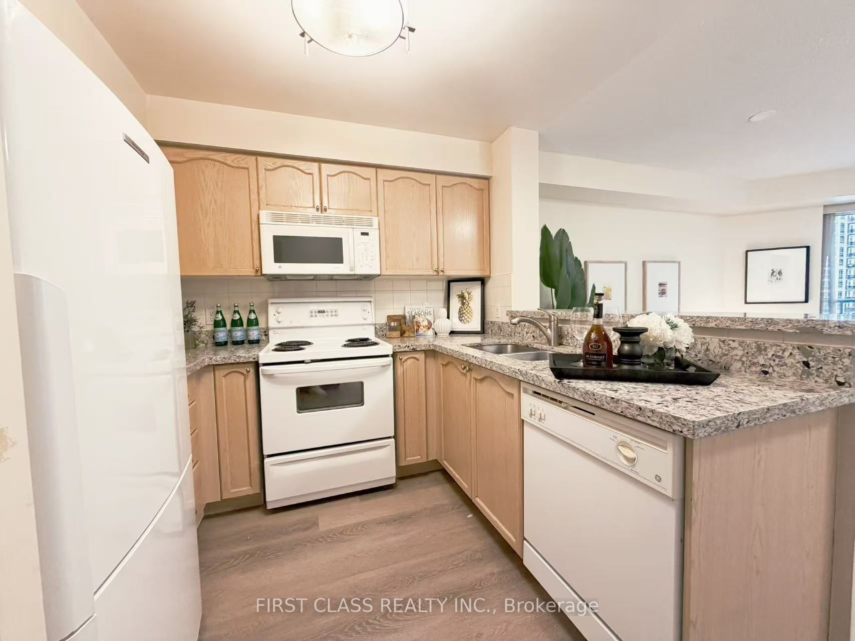 11 Michael Power Place 715, Toronto, ON M9A 5G3 photo 3